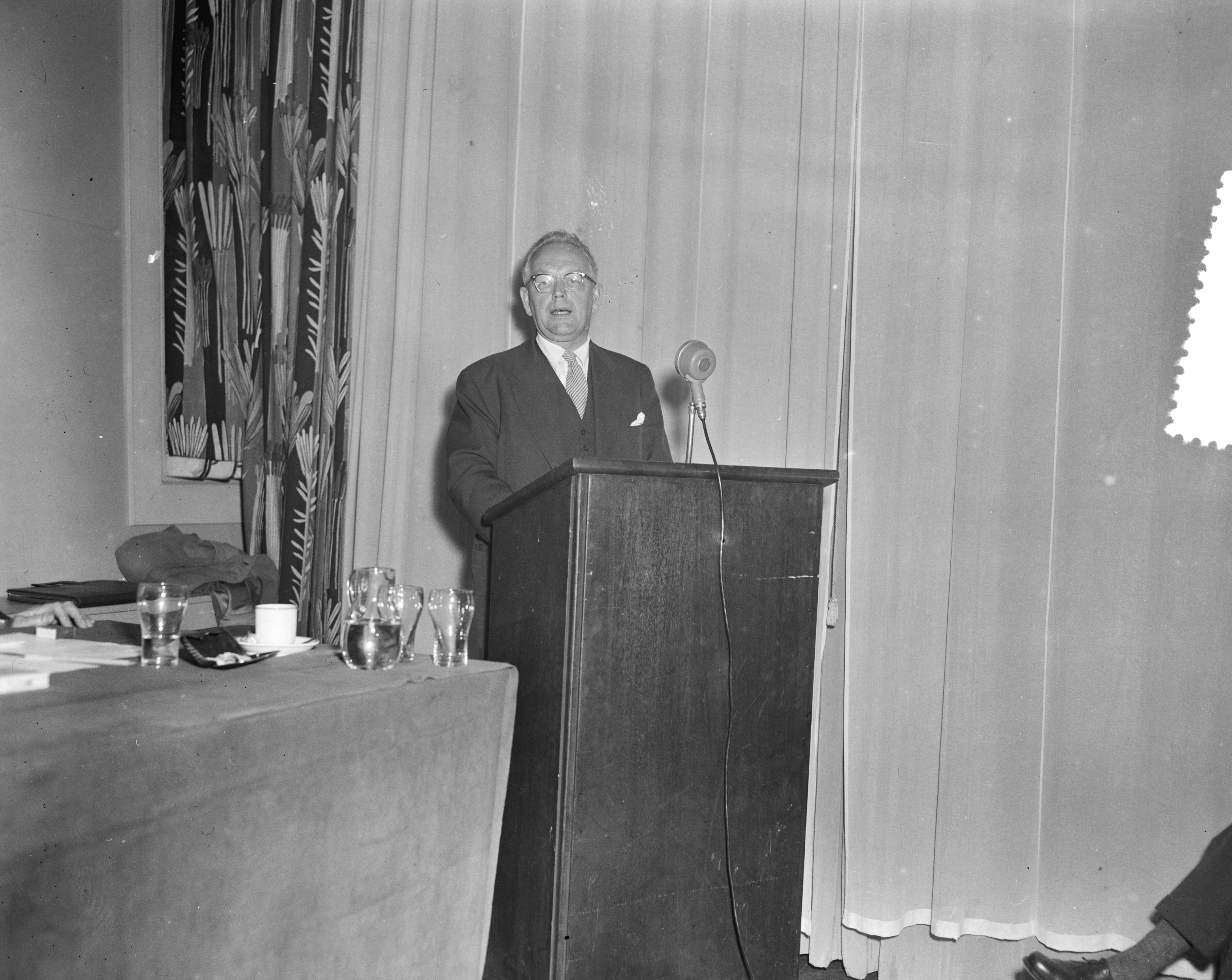 Fotocollectie Anefo — Algemene vergadering van de Hollandse Maatschappij voor de Landbouw te Scheveningen — Foto: Pot, Harry / Anefo. Licentie: Set B: Rechtenvrij / Publiek Domein. Bron: Nationaal Archief. http://hdl.handle.net/10648/a947aab6-d0b4-102d-bcf8-003048976d84
