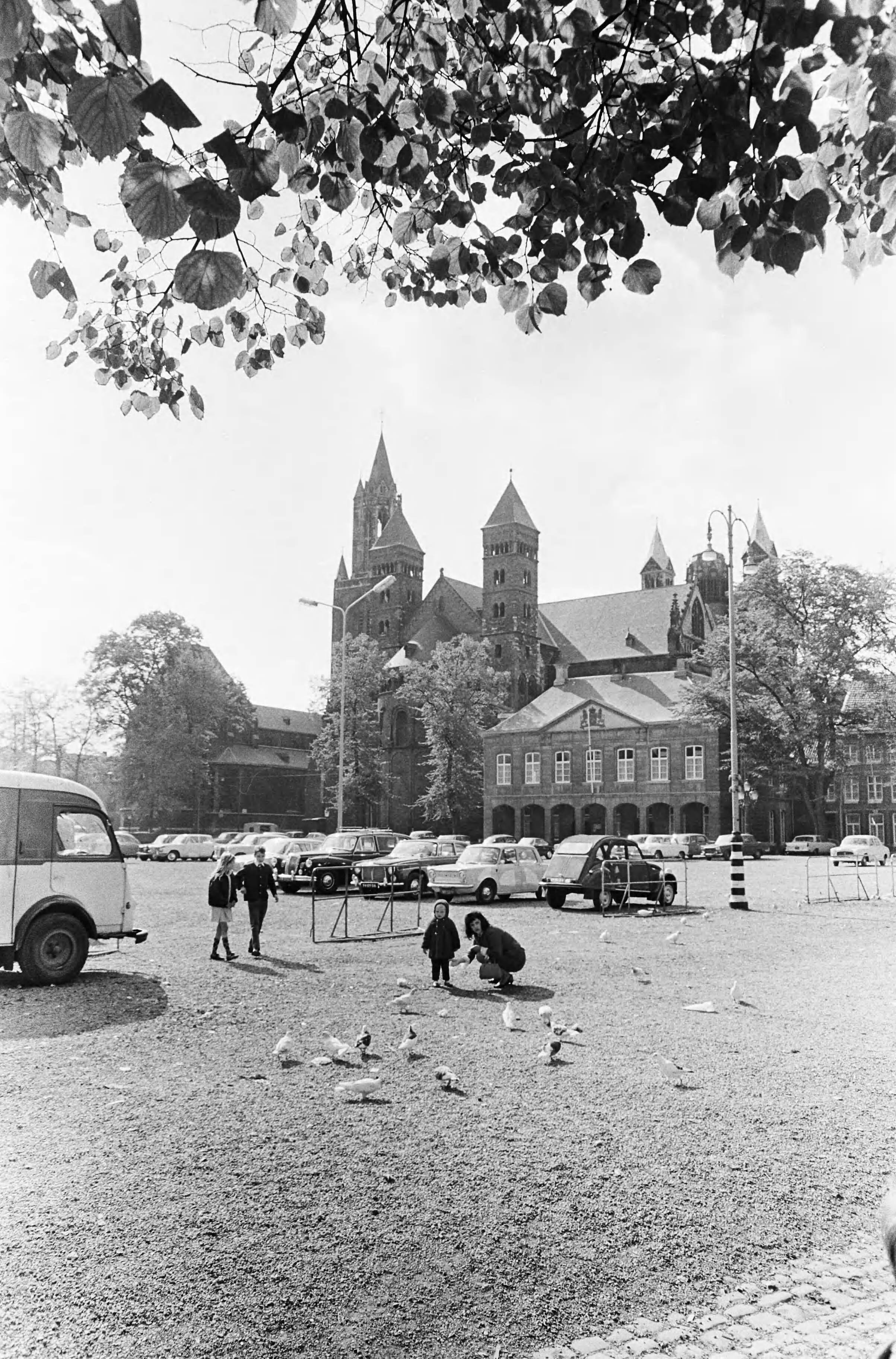 Fotocollectie Anefo — Maastricht, stadsgezichten — Foto: Nijs, Jac. de / Anefo. Licentie: Set B: Rechtenvrij / Publiek Domein. Bron: Nationaal Archief. http://hdl.handle.net/10648/ab291cb6-d0b4-102d-bcf8-003048976d84