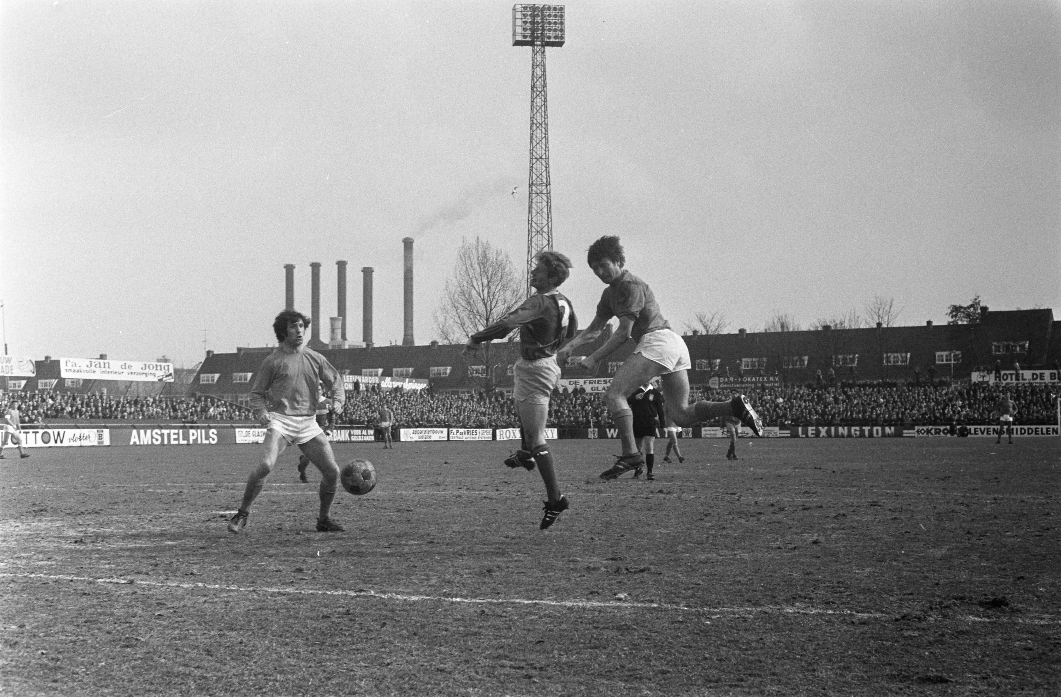 Cambuur tegen Volendam: 2-0 — Kras van Volendam in actie — Foto: Fotograaf Onbekend / Anefo. Licentie: Set B: Rechtenvrij / Publiek Domein. Bron: Nationaal Archief. http://hdl.handle.net/10648/ab93c4ee-d0b4-102d-bcf8-003048976d84