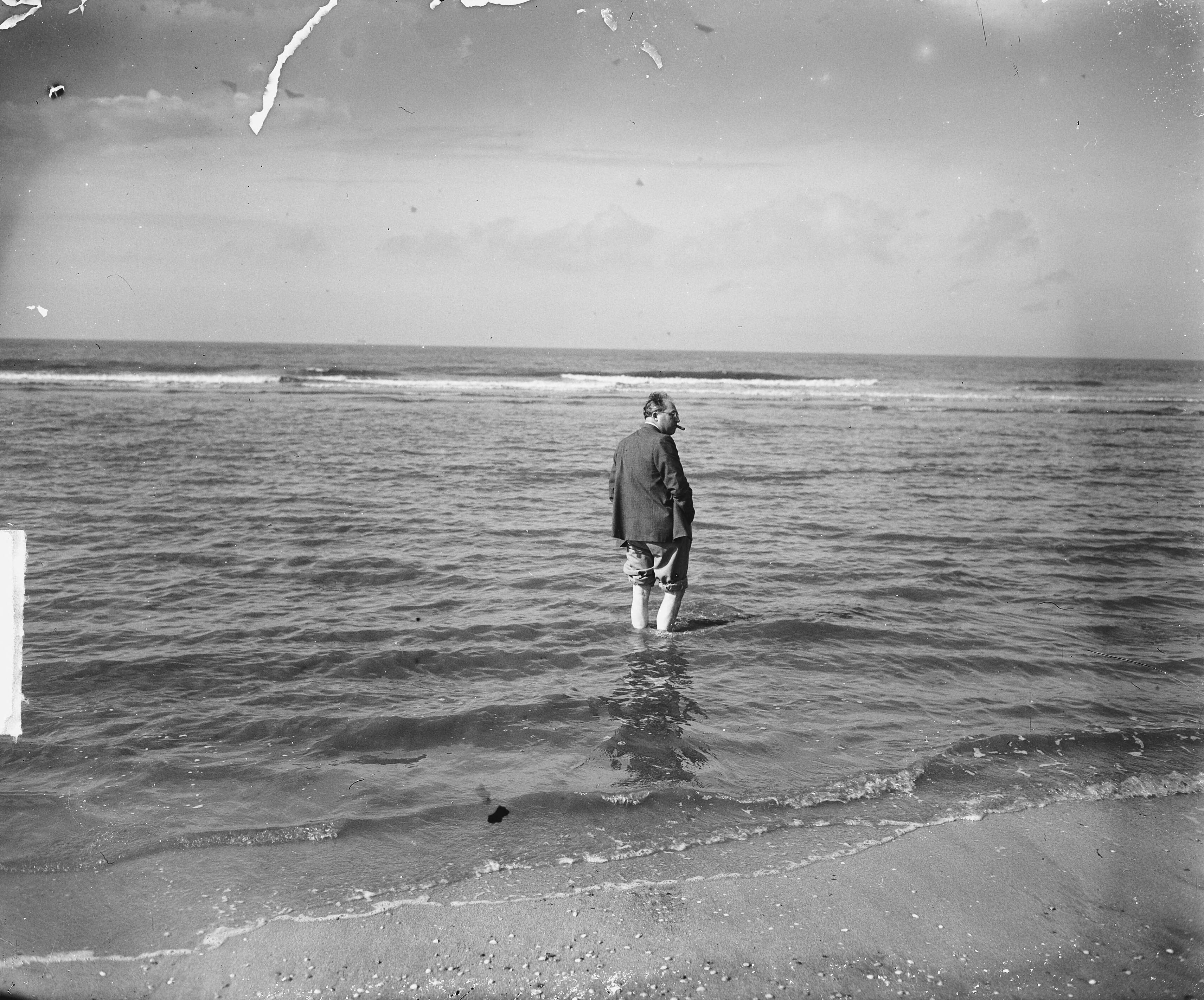 Fotocollectie Anefo — Scheveningen alleen in zee — Foto: Merk, Ben / Anefo. Licentie: Set B: Rechtenvrij / Publiek Domein. Bron: Nationaal Archief. http://hdl.handle.net/10648/a8cec902-d0b4-102d-bcf8-003048976d84