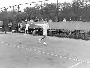 Fotocollectie Anefo — Tennis Interland Nederland tegen België, Nederlands kampioen Willem Maris tijdens heren enkel — Foto: Rossem, Wim van / Anefo. Licentie: Set B: Rechtenvrij / Publiek Domein. Bron: Nationaal Archief. http://hdl.handle.net/10648/a98372d0-d0b4-102d-bcf8-003048976d84
