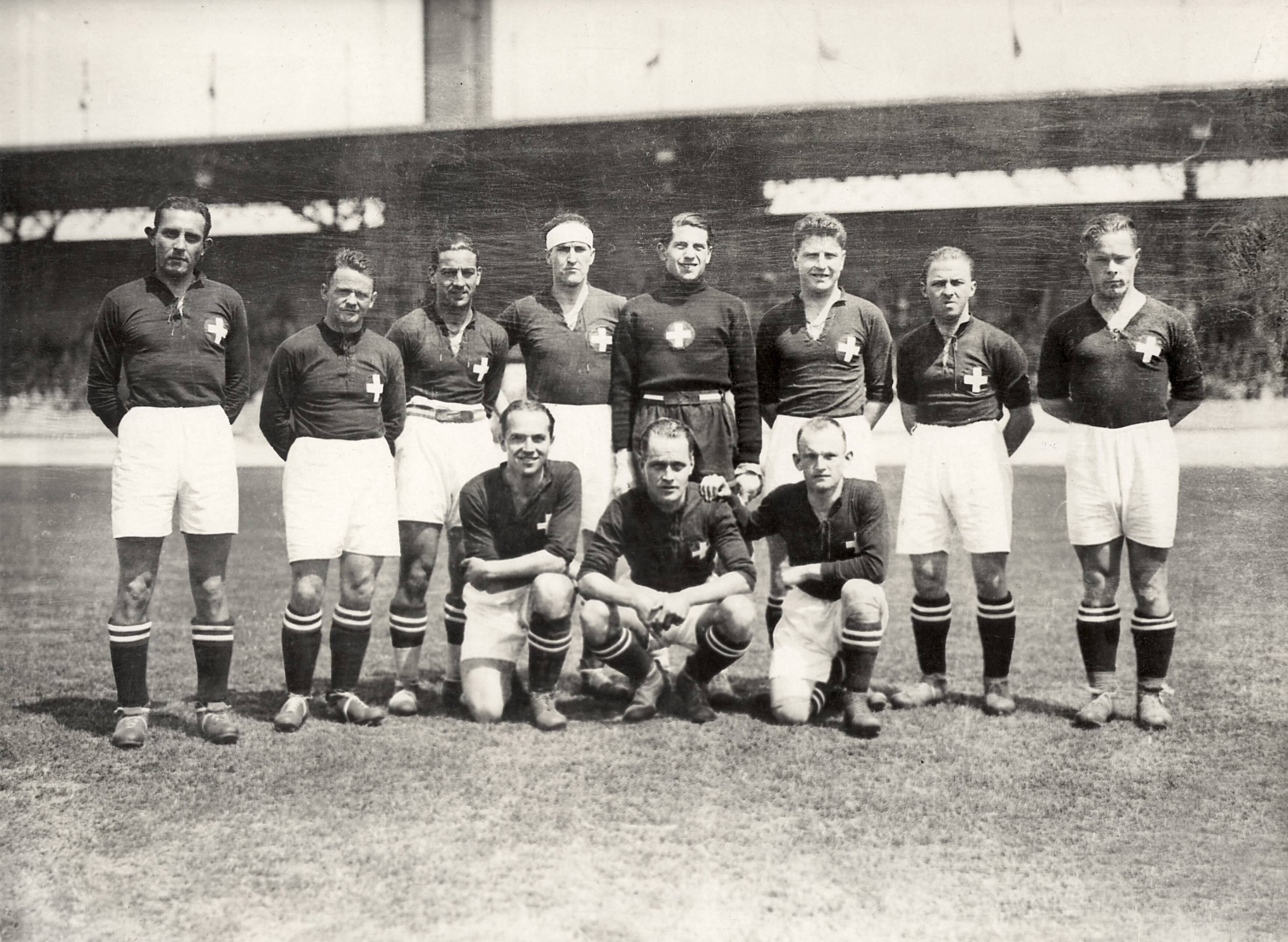 Portretten, Sport — Sport, Olympische Spelen Amsterdam, 1928 : Het voetbalelftal van Zwitserland. — Foto: Fotograaf Onbekend / Algemeen Fotobureau Amsterdam / Rechtenvrij (05589). Licentie: Set B: Rechtenvrij / Publiek Domein. Bron: Nationaal Archief. http://hdl.handle.net/10648/35429da7-0ba2-a382-e063-6df0900a6686
