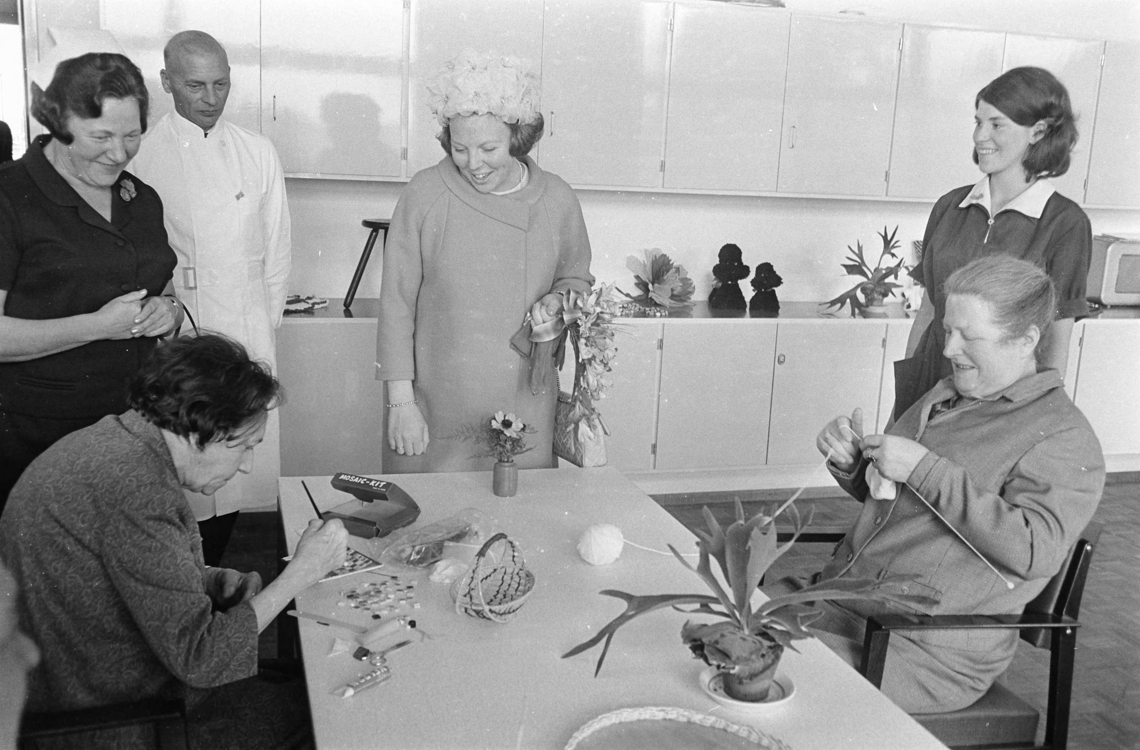 Fotocollectie Anefo — Prinses Beatrix in Drenthe opende vakantiecentrum prins Willem Alexander in Roden. Reggersoord Meppel — Foto: Koch, Eric / Anefo. Licentie: Set B: Rechtenvrij / Publiek Domein. Bron: Nationaal Archief. http://hdl.handle.net/10648/ab40208c-d0b4-102d-bcf8-003048976d84