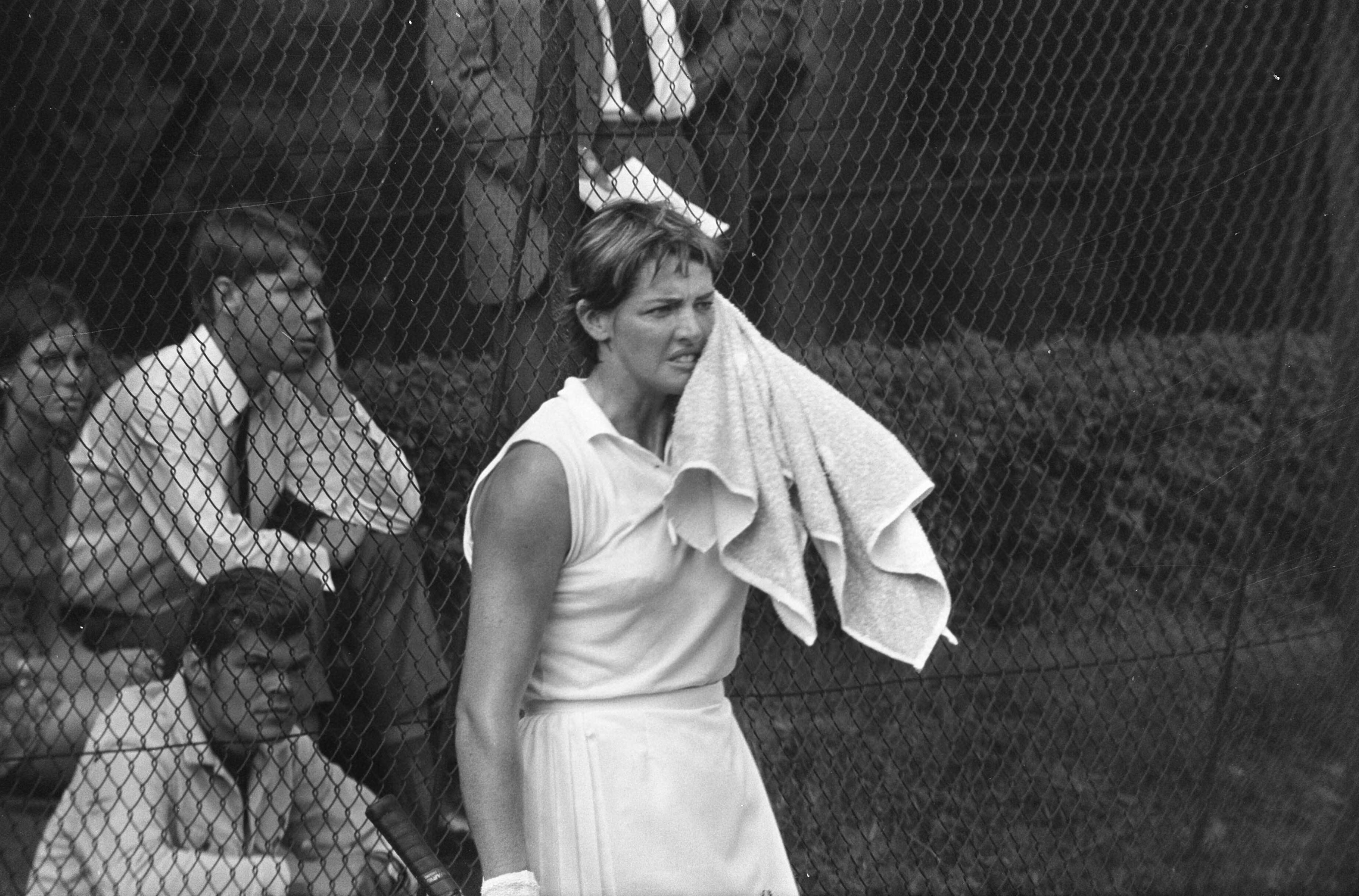 Fotocollectie Anefo — Internationale tenniskampioenschappen te Hilversum ( t Melkhuisje ); Margaret Court — Foto: Koch, Eric / Anefo. Licentie: Set B: Rechtenvrij / Publiek Domein. Bron: Nationaal Archief. http://hdl.handle.net/10648/ab9df950-d0b4-102d-bcf8-003048976d84