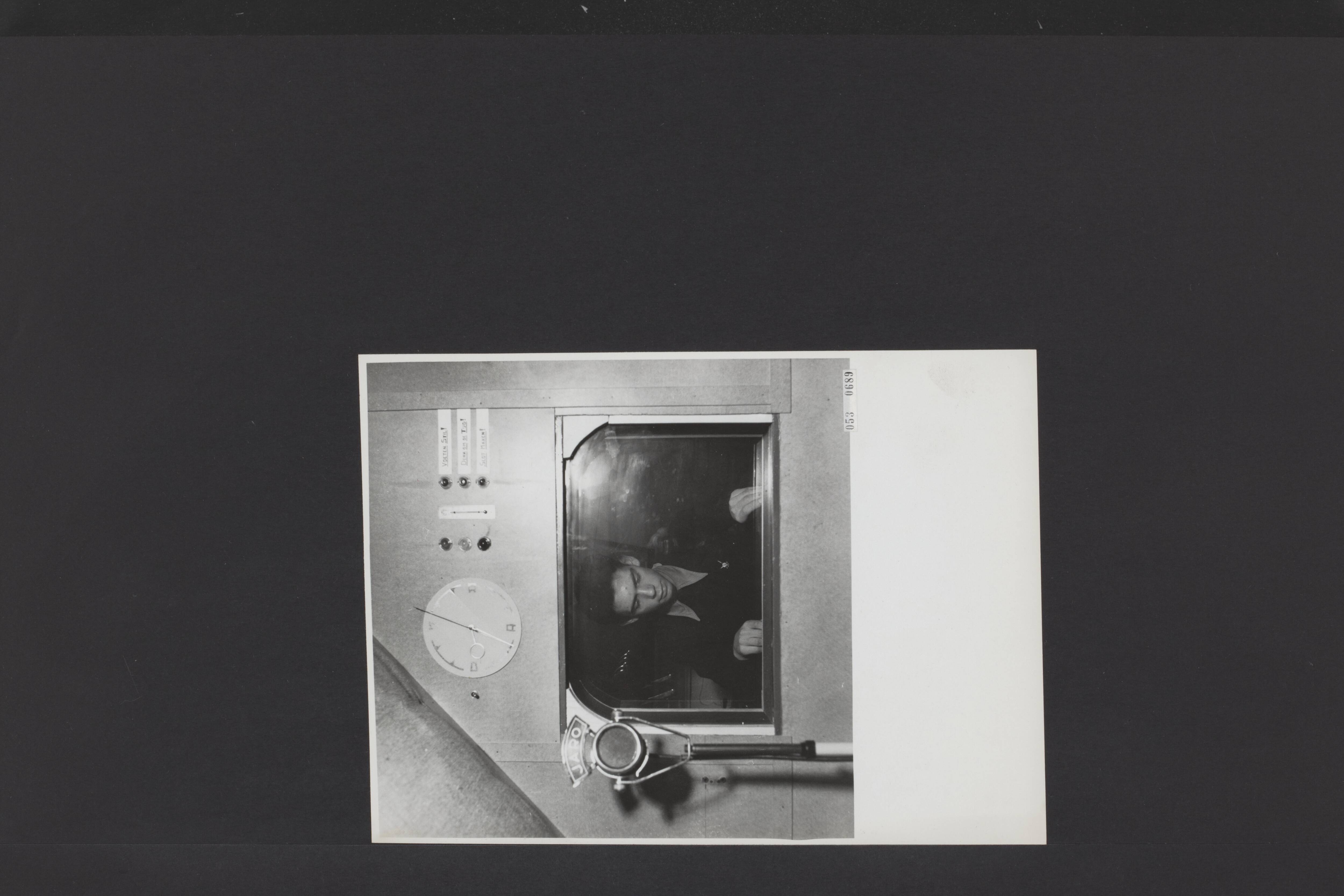 Fotocollectie Elsevier Binnenland — [Studie J.A.R.O. te Haarlem] — Foto: Fotograaf Onbekend / Anefo. Licentie: Set B: Rechtenvrij / Publiek Domein. Bron: Nationaal Archief. http://hdl.handle.net/10648/ae070204-d0b4-102d-bcf8-003048976d84