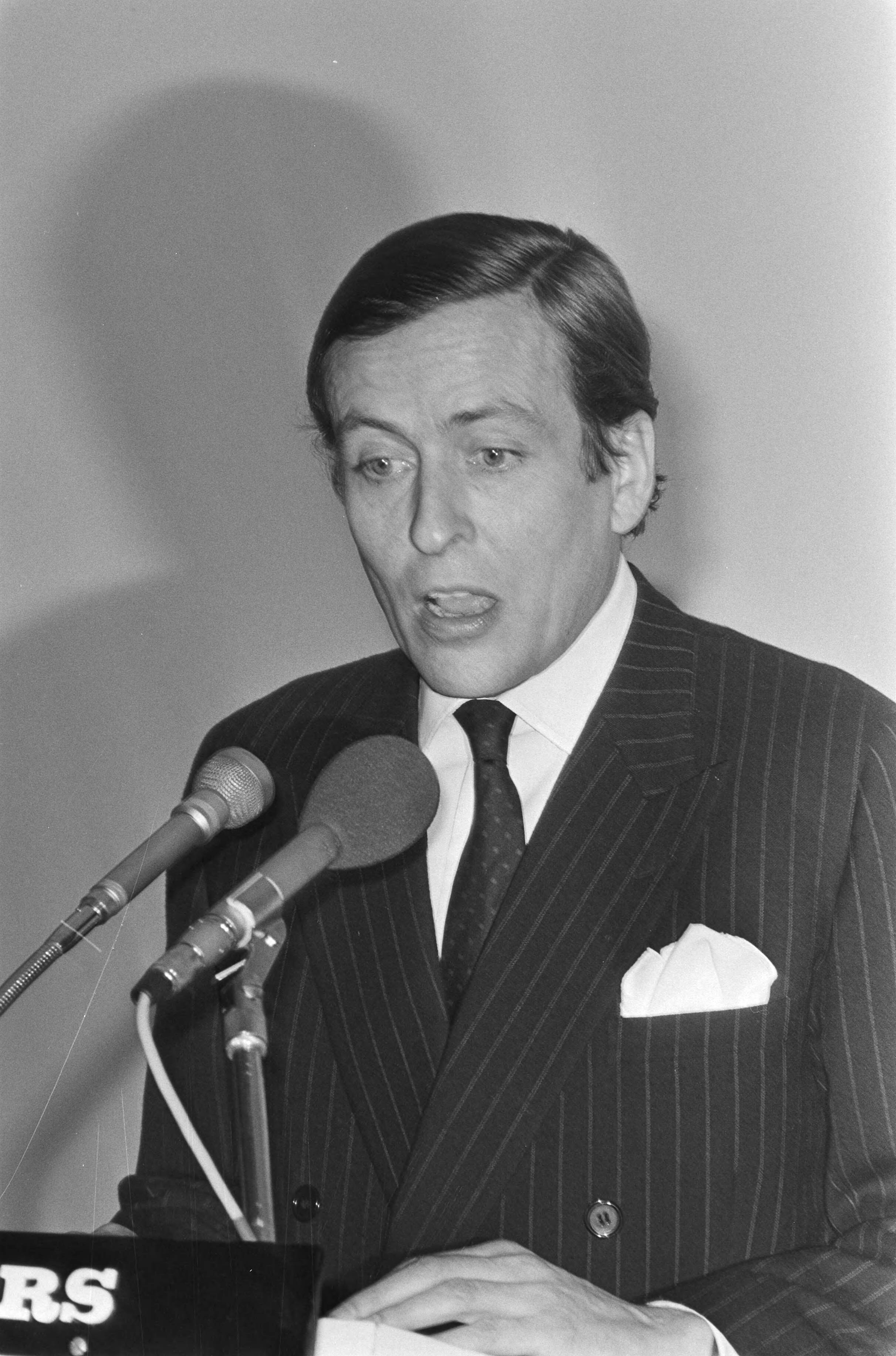 Fotocollectie Anefo — Prins Claus opent CNV-gebouw, Utrecht; Prins Claus aan het woord, kop — Foto: Mieremet, Rob / Anefo. Licentie: Set B: Rechtenvrij / Publiek Domein. Bron: Nationaal Archief. http://hdl.handle.net/10648/abb03c8c-d0b4-102d-bcf8-003048976d84