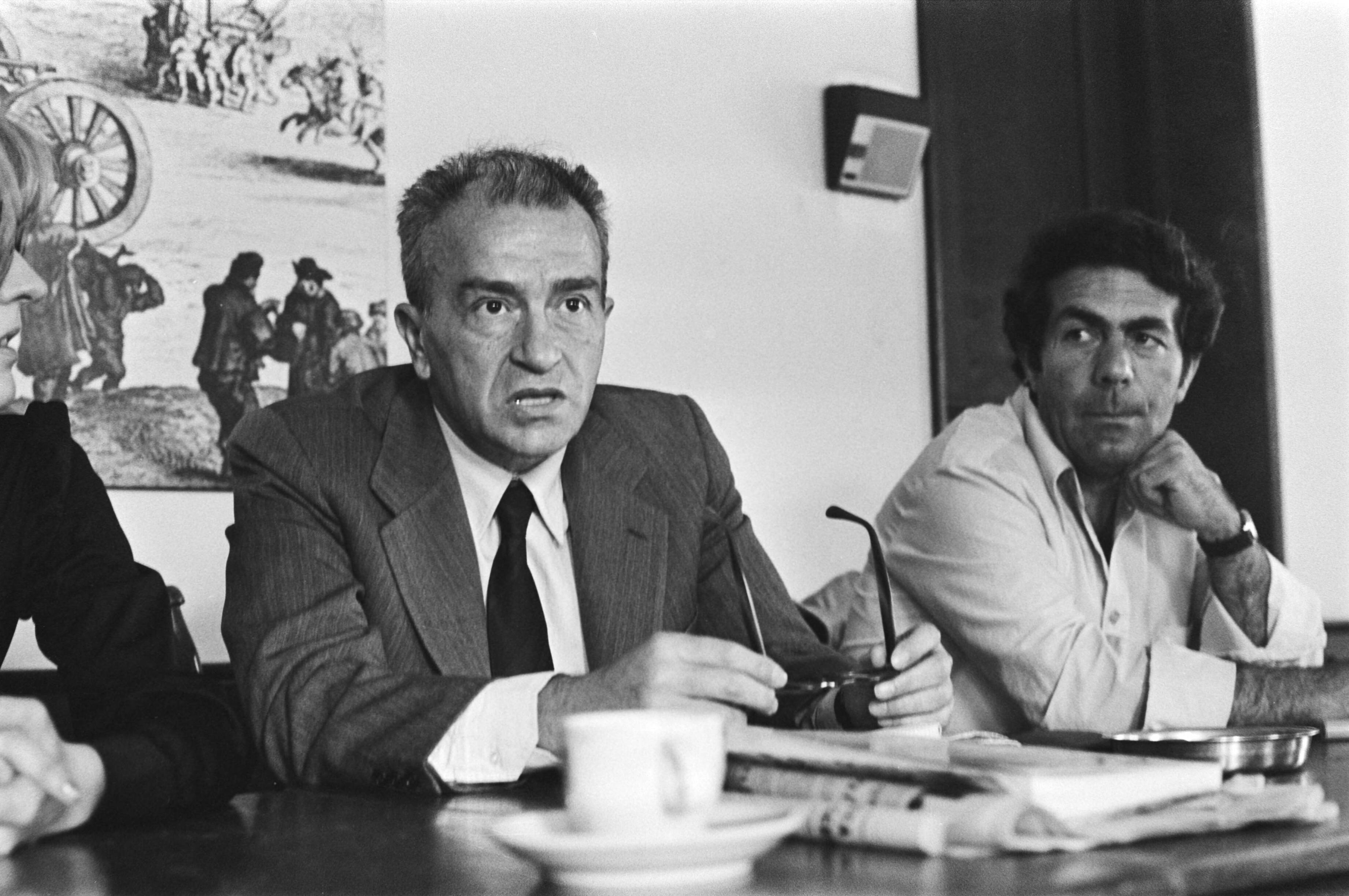 Fotocollectie Anefo — Pietro Ingrao (lid bestuur Italiaanse Communistische Partij) geeft persconferentie in Den Haag — Foto: Mieremet, Rob / Anefo. Licentie: Set B: Rechtenvrij / Publiek Domein. Bron: Nationaal Archief. http://hdl.handle.net/10648/ac830982-d0b4-102d-bcf8-003048976d84