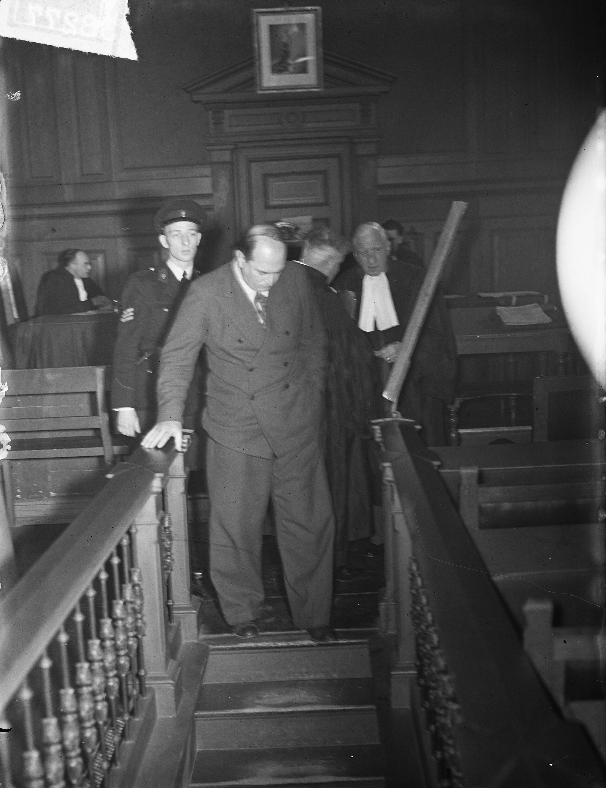 Fotocollectie Anefo — J. Thiessen voor politierechter Haarlem — Foto: Nijs, Jac. de / Anefo. Licentie: Set B: Rechtenvrij / Publiek Domein. Bron: Nationaal Archief. http://hdl.handle.net/10648/a8d4a0de-d0b4-102d-bcf8-003048976d84