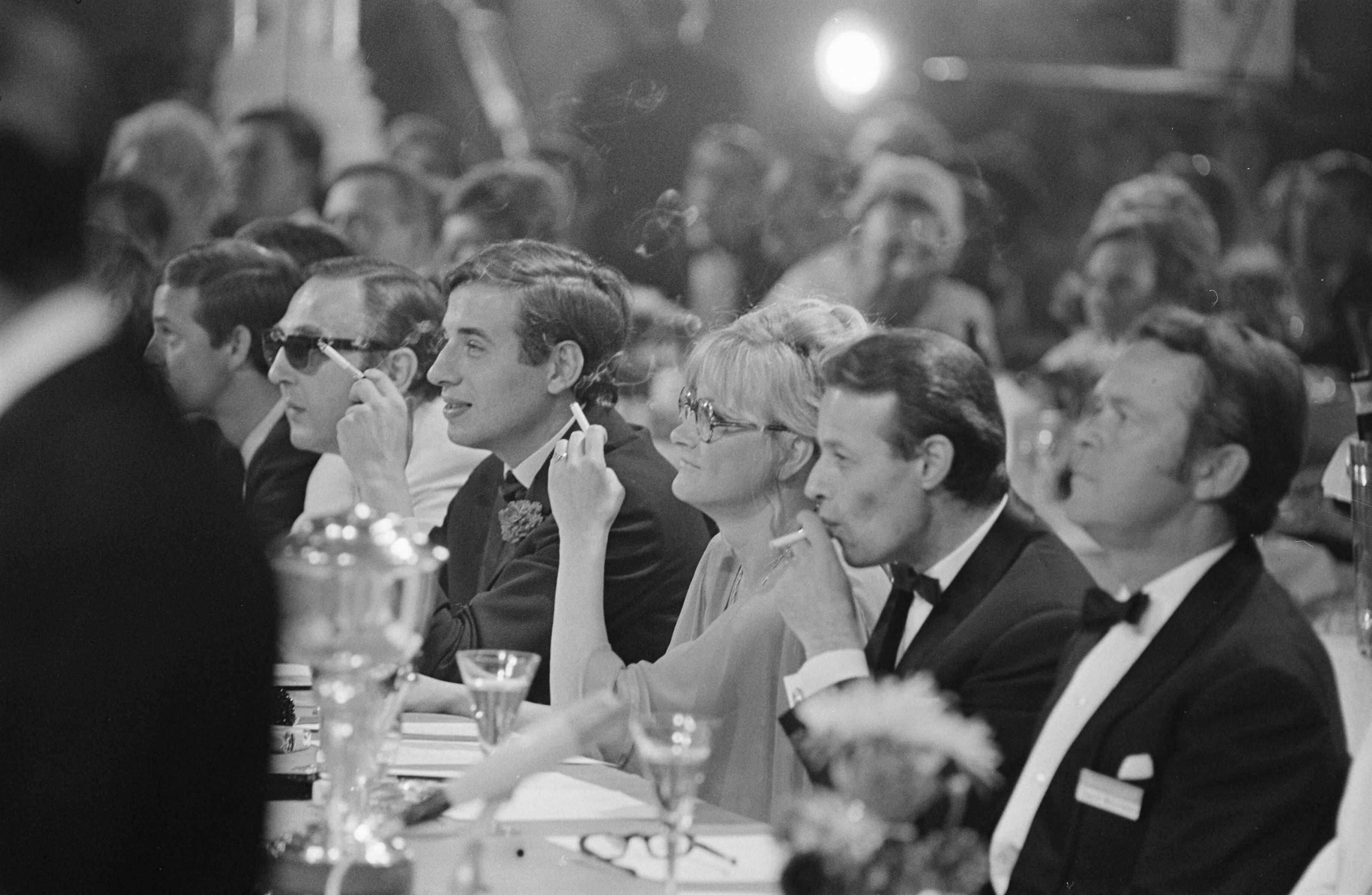 Singing Europe 1969, de finale in Scheveningen — De jury, in het midden Monica Zetterlung (Zwitserland) — Foto: Fotograaf Onbekend / Anefo. Licentie: Set B: Rechtenvrij / Publiek Domein. Bron: Nationaal Archief. http://hdl.handle.net/10648/ab723cca-d0b4-102d-bcf8-003048976d84