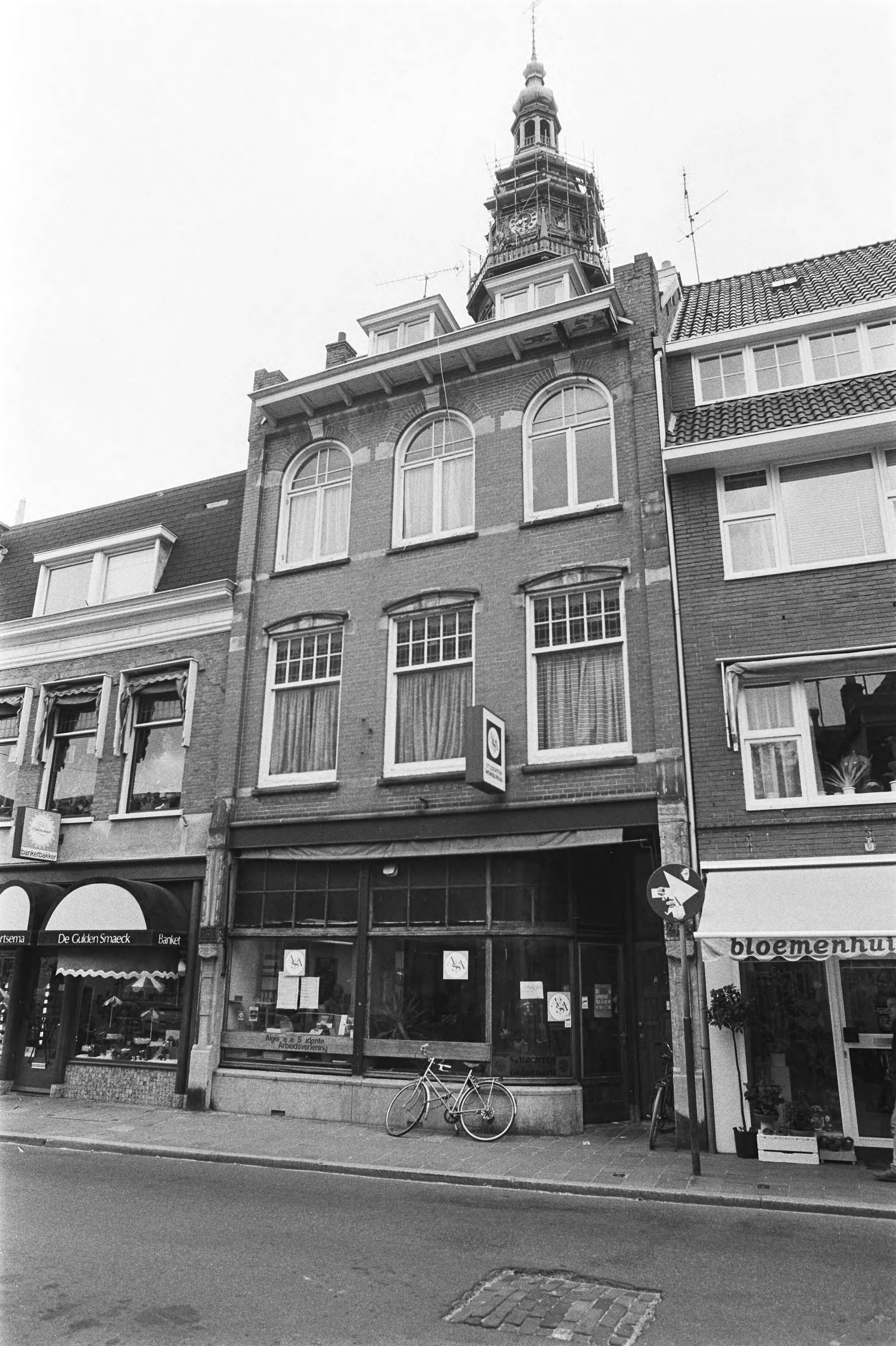 Fotocollectie Anefo — Opdracht Prat, exterieur ASA-uitzendbureau, Groningen — Foto: Fotograaf Onbekend / Anefo. Licentie: Set B: Rechtenvrij / Publiek Domein. Bron: Nationaal Archief. http://hdl.handle.net/10648/ad386f66-d0b4-102d-bcf8-003048976d84
