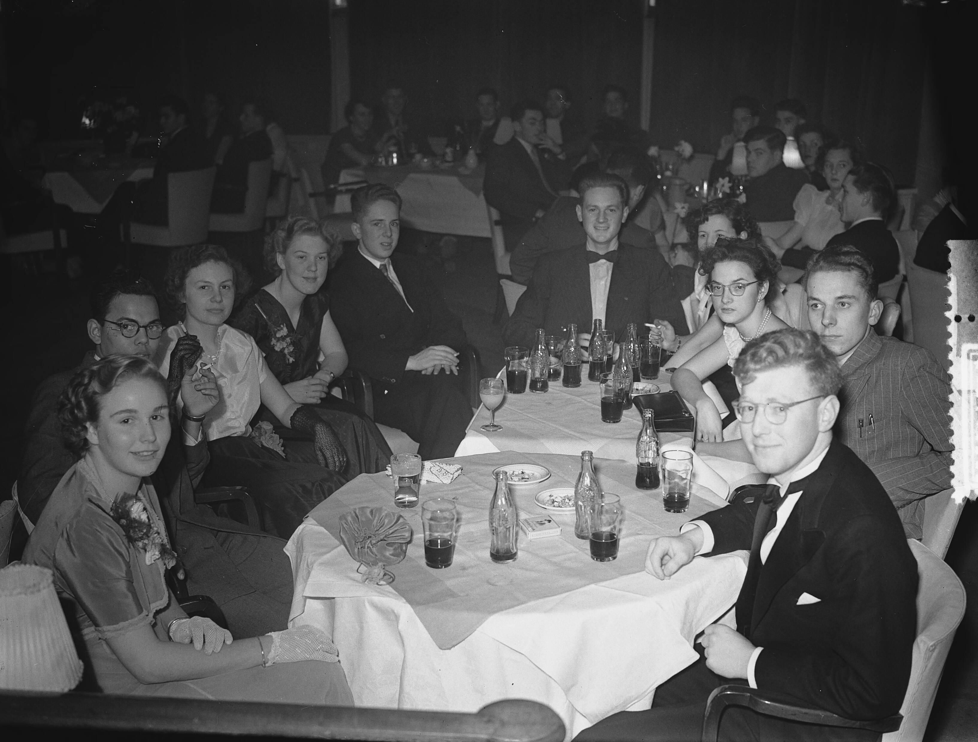 MTS Den Haag jubileum — MTS Den Haag jubileum. Balavond — Foto: Bilsen, Joop van / Anefo. Licentie: Set B: Rechtenvrij / Publiek Domein. Bron: Nationaal Archief. http://hdl.handle.net/10648/a8f47364-d0b4-102d-bcf8-003048976d84