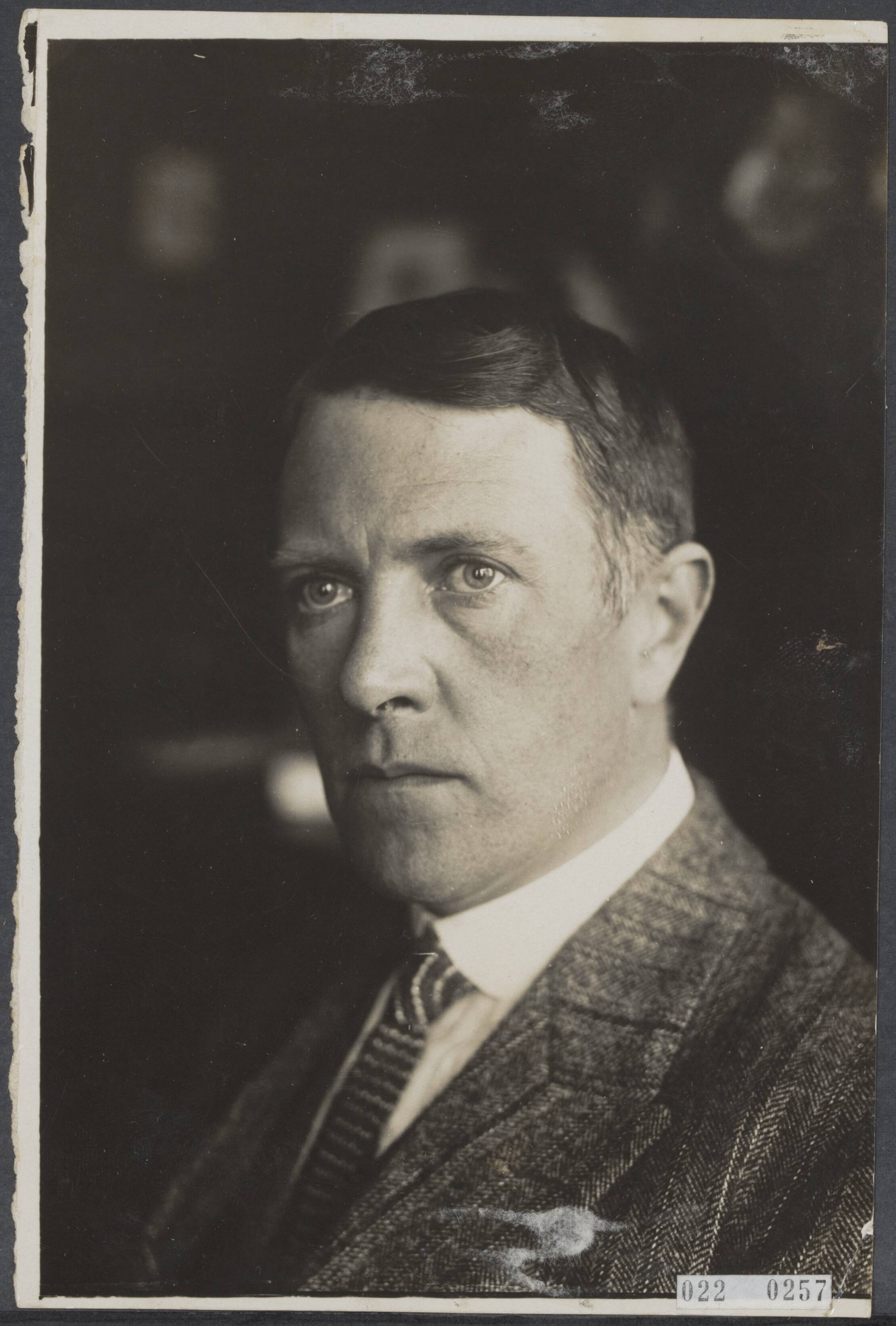 Fotocollectie Elsevier Binnenland — E. van Ketwich Verschuur (1879-1924), burgemeester van Groningen (1917-1924) op 19 april 1924 overleden — Foto: N.V. Vereenigde Fotobureaux. Licentie: Set B: Rechtenvrij / Publiek Domein. Bron: Nationaal Archief. http://hdl.handle.net/10648/add18eee-d0b4-102d-bcf8-003048976d84