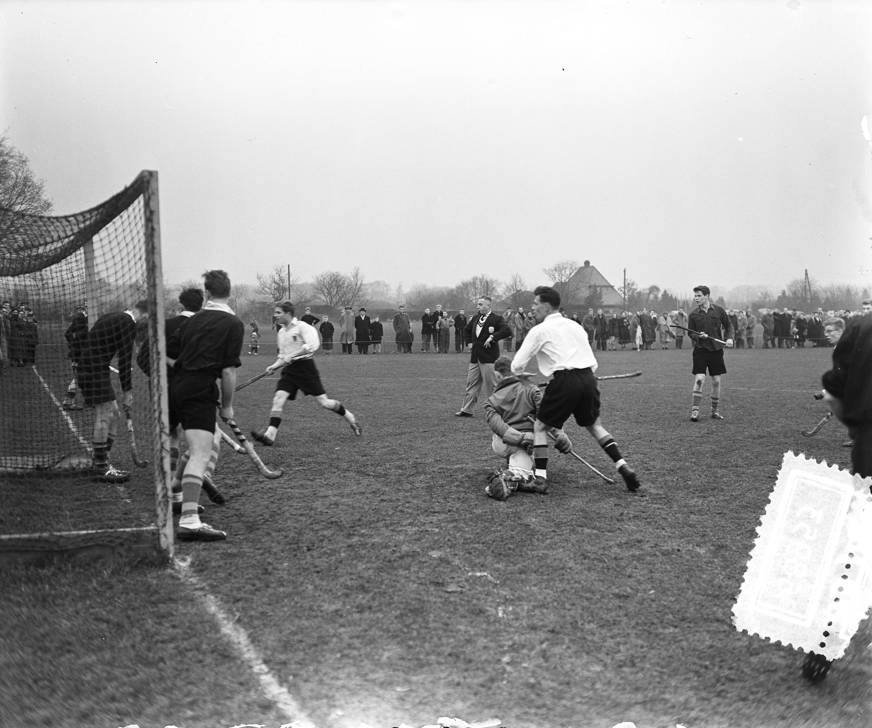 Fotocollectie Anefo — Hockey. Hilversum tegen Amsterdam 3-0 — Foto: Pot, Harry / Anefo. Licentie: Set B: Rechtenvrij / Publiek Domein. Bron: Nationaal Archief. http://hdl.handle.net/10648/a92e354a-d0b4-102d-bcf8-003048976d84