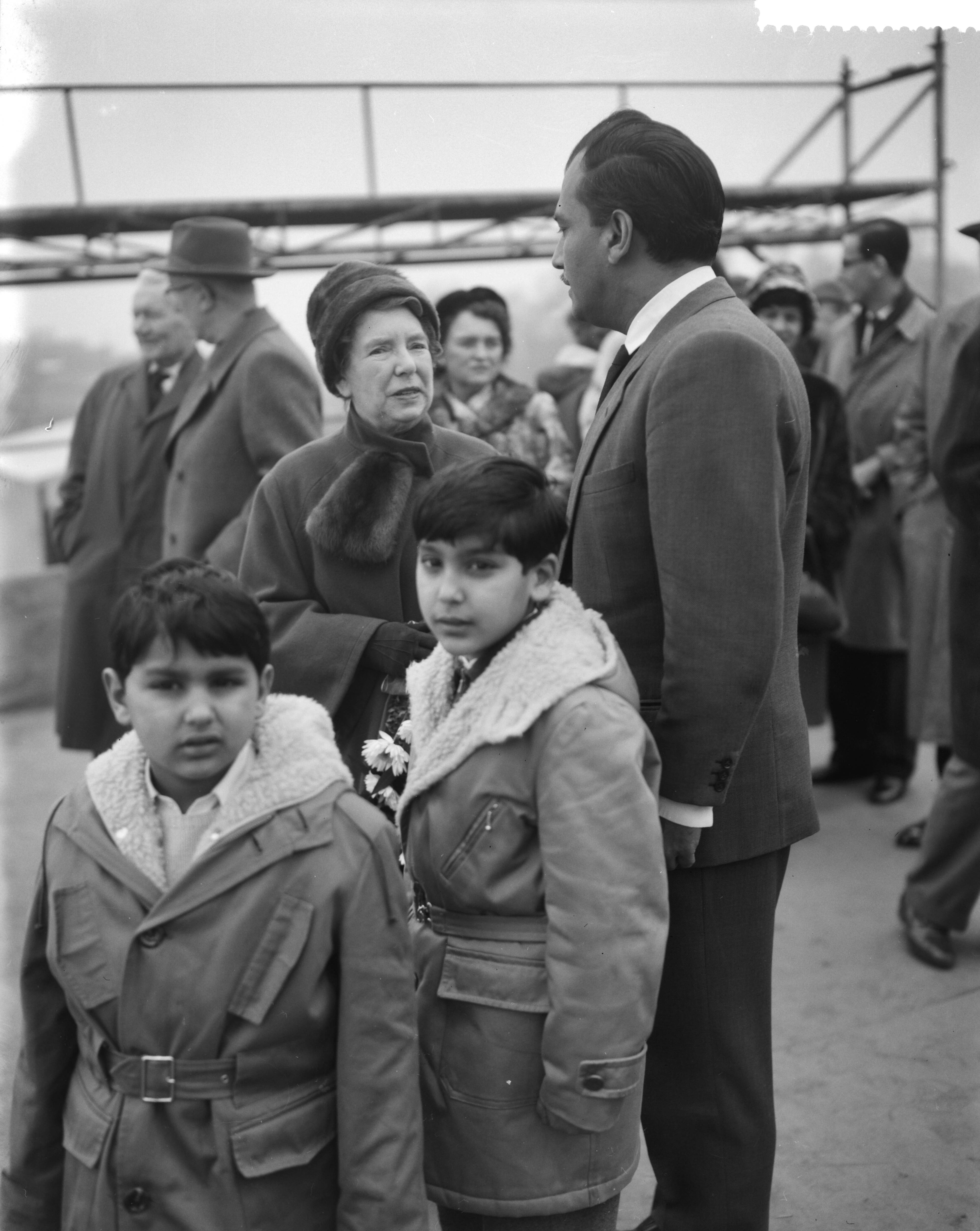 Fotocollectie Anefo — Tewaterlating van loodsboot "Venu" bij de N.V. Zaanlandse Scheepsbouw Maatschappij te Zaandam — Foto: Bilsen, Joop van / Anefo. Licentie: Set B: Rechtenvrij / Publiek Domein. Bron: Nationaal Archief. http://hdl.handle.net/10648/a9c2c7c8-d0b4-102d-bcf8-003048976d84