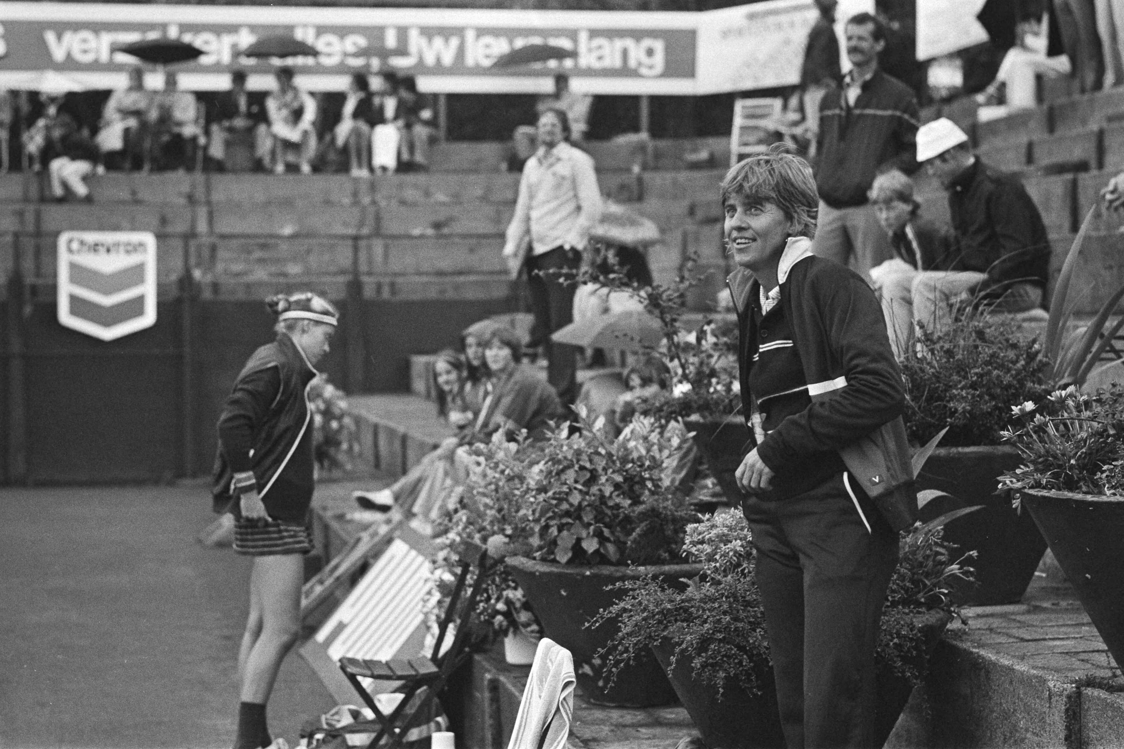Fotocollectie Anefo — Nationale tenniskampioenschappen, Scheveningen; Astrid Suurbeek (kampioen dames) — Foto: Croes, Rob C. / Anefo. Licentie: Set B: Rechtenvrij / Publiek Domein. Bron: Nationaal Archief. http://hdl.handle.net/10648/ad1c9444-d0b4-102d-bcf8-003048976d84