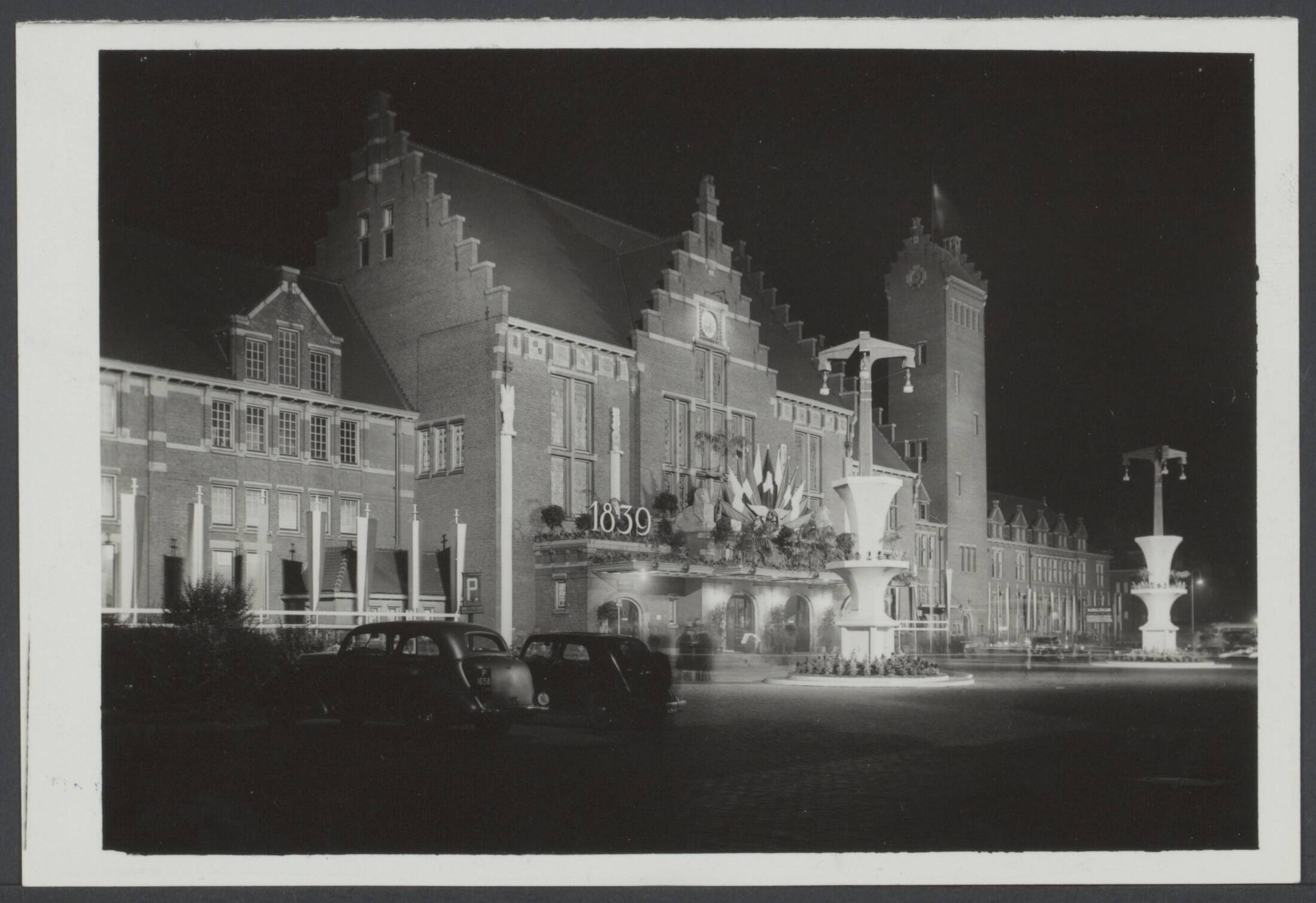 Stationsgebouwen - Nederland — Station Maastricht — Foto: Onbekend / Publiek Domein of Rechtenvrij. Licentie: Set B: Rechtenvrij / Publiek Domein. Bron: Nationaal Archief. http://hdl.handle.net/10648/2b6b977c-8ae4-4d81-5ba4-a7dc2e3b4696