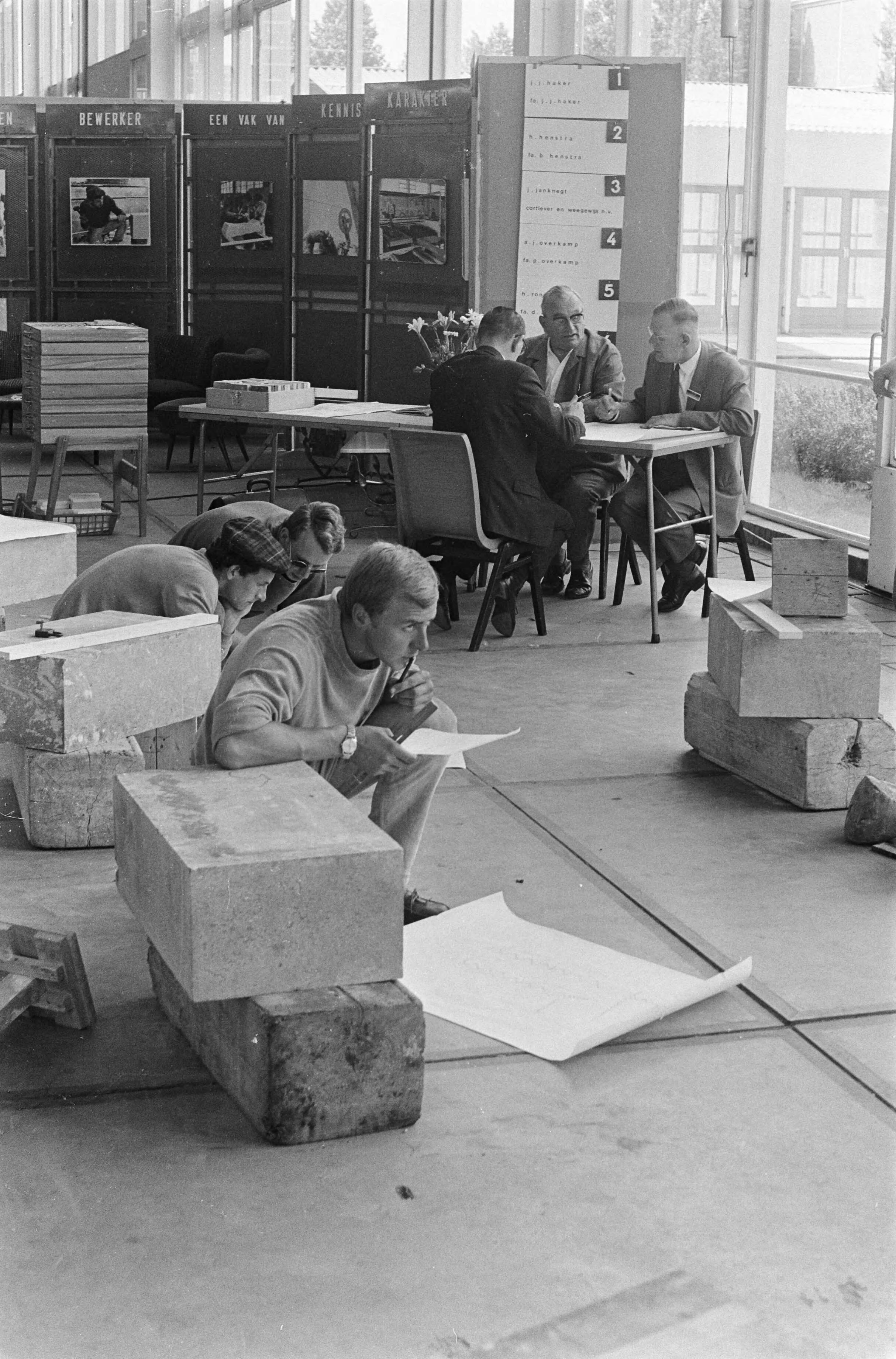 Fotocollectie Anefo — Vijfde Nationale beroepenmanifestatie te Utrecht — Foto: Merk, Ben / Anefo. Licentie: Set B: Rechtenvrij / Publiek Domein. Bron: Nationaal Archief. http://hdl.handle.net/10648/ab1a684c-d0b4-102d-bcf8-003048976d84