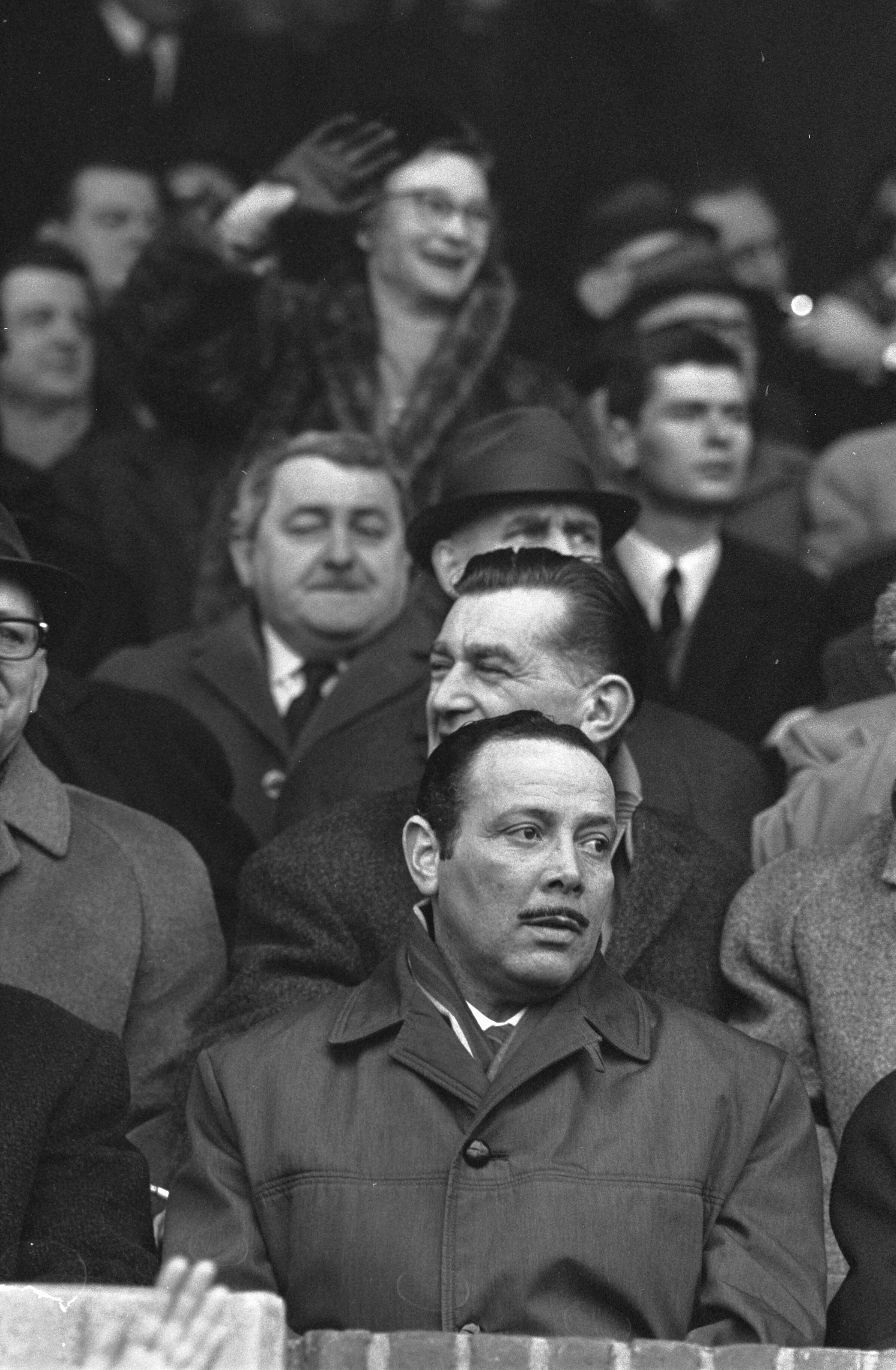 Fotocollectie Anefo — Benfica-trainer Otto Gloria op tribune bij NAC tegen Ajax — Foto: Koch, Eric / Anefo. Licentie: Set B: Rechtenvrij / Publiek Domein. Bron: Nationaal Archief. http://hdl.handle.net/10648/ab5abbf4-d0b4-102d-bcf8-003048976d84
