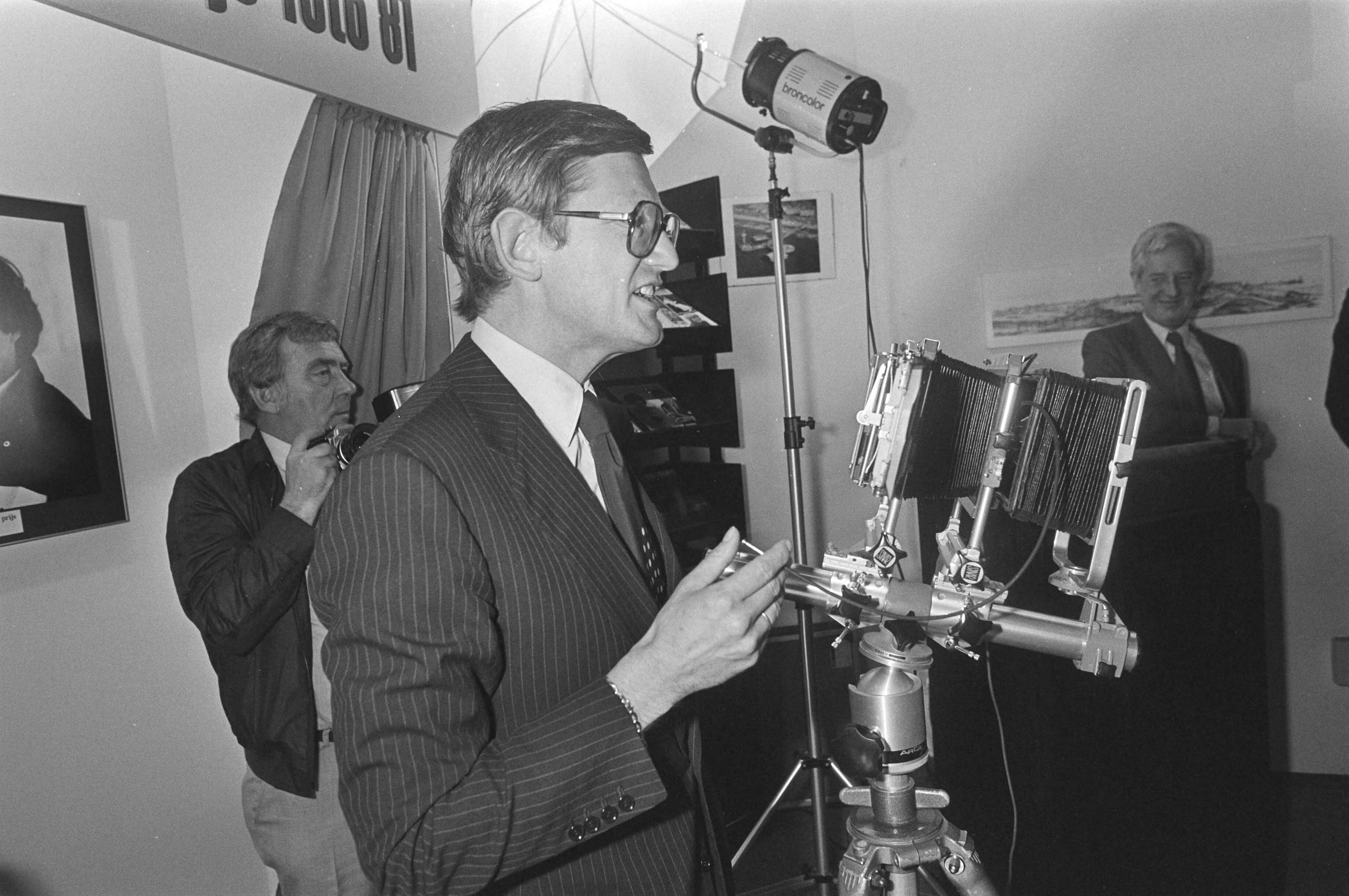 Fotocollectie Anefo — Uitreiking Oranje-wissel-objectief-1980 door Pieter van Vollenhoven aan Pieter Magielsen — Foto: Dijk, Hans van / Anefo. Licentie: Set B: Rechtenvrij / Publiek Domein. Bron: Nationaal Archief. http://hdl.handle.net/10648/acf99b9c-d0b4-102d-bcf8-003048976d84