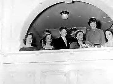Fotocollectie Anefo — Installatie van burgemeester H.A.M.T. Kolfschoten van Den Haag — Foto: Bilsen, Joop van / Anefo. Licentie: Set B: Rechtenvrij / Publiek Domein. Bron: Nationaal Archief. http://hdl.handle.net/10648/a957b618-d0b4-102d-bcf8-003048976d84