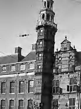 Fotocollectie Rijksvoorlichtingsdienst Eigen — Den Haag. Toren van het stadhuis — Foto: Schuurman, Ralph L. / RVD. Licentie: Set B: Rechtenvrij / Publiek Domein. Bron: Nationaal Archief. http://hdl.handle.net/10648/af74f51a-d0b4-102d-bcf8-003048976d84