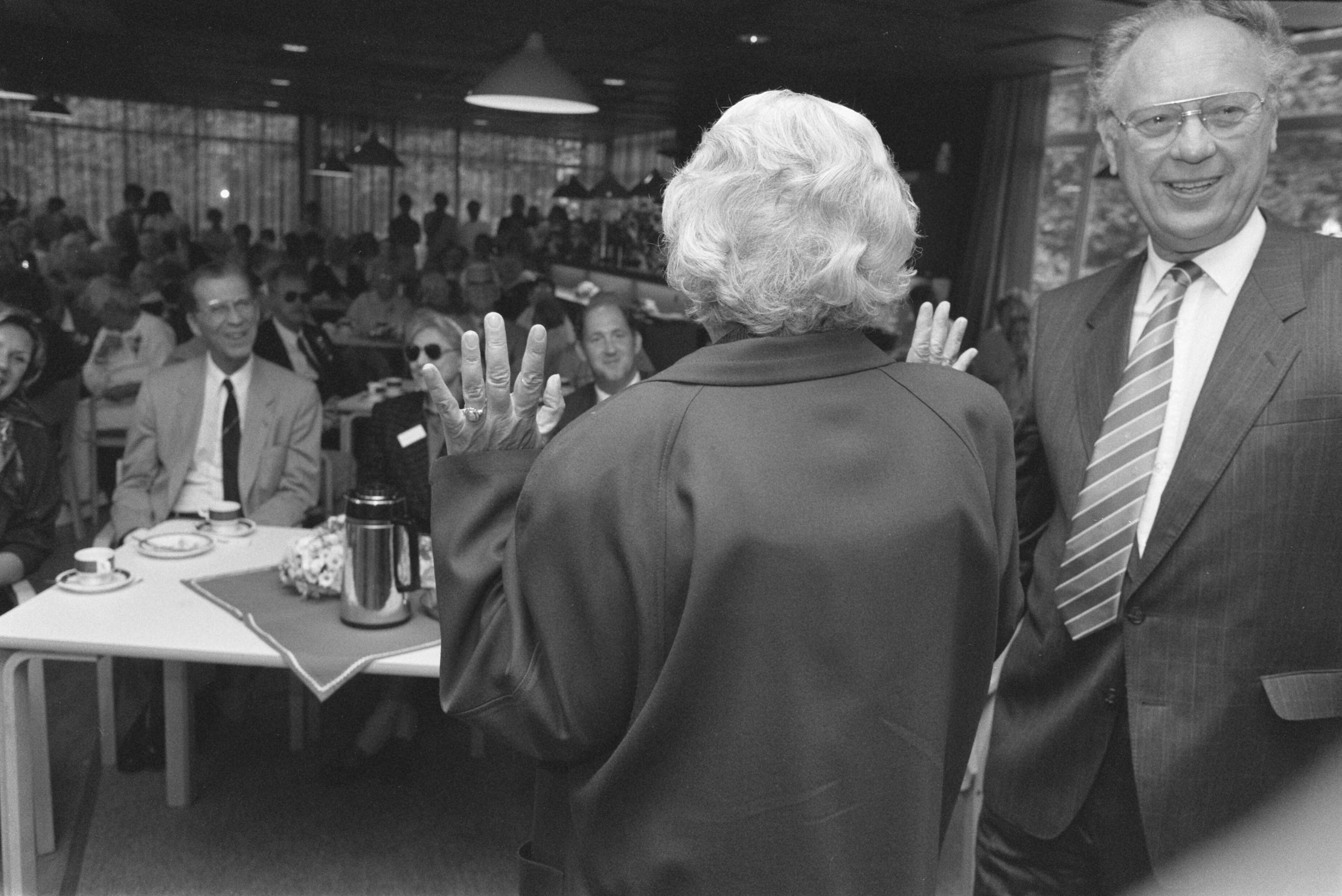 Fotocollectie Anefo — Prinses Juliana opent dagopvang visueel gehandicapten in Zeist — Foto: Bogaerts, Rob / Anefo. Licentie: Set B: Rechtenvrij / Publiek Domein. Bron: Nationaal Archief. http://hdl.handle.net/10648/ad6cfbc8-d0b4-102d-bcf8-003048976d84