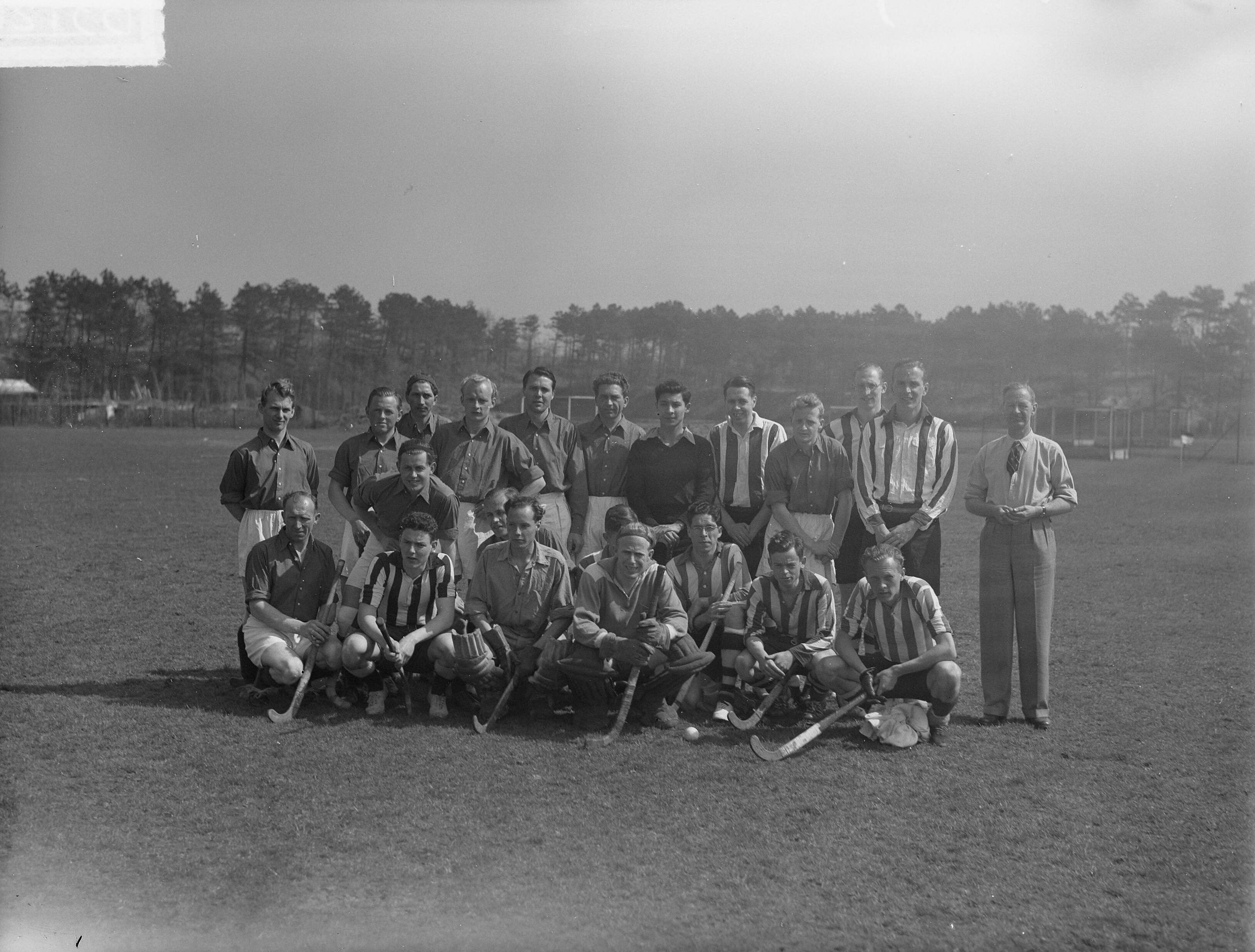 Fotocollectie Anefo — Internationaal Hockeytoernooi Den Haag — Foto: Winterbergen, Rolf / Anefo. Licentie: Set B: Rechtenvrij / Publiek Domein. Bron: Nationaal Archief. http://hdl.handle.net/10648/a8c5eb98-d0b4-102d-bcf8-003048976d84