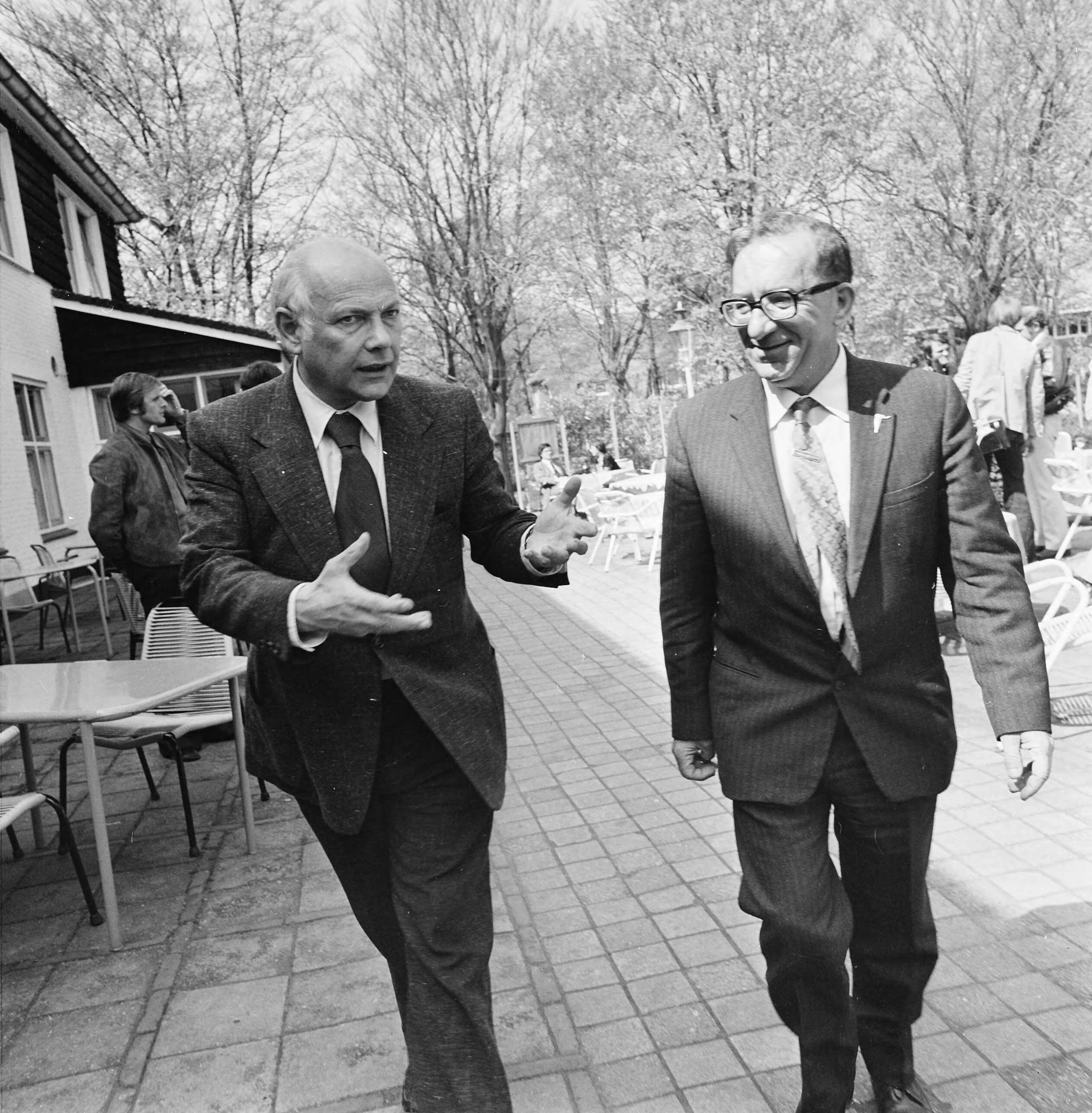 Fotocollectie Anefo — Premier Mintoff van Malta in ons land, premier Den Uyl en premier Mintoff in Wassenaar — Foto: Punt, W. / Anefo. Licentie: Set B: Rechtenvrij / Publiek Domein. Bron: Nationaal Archief. http://hdl.handle.net/10648/ac494e86-d0b4-102d-bcf8-003048976d84