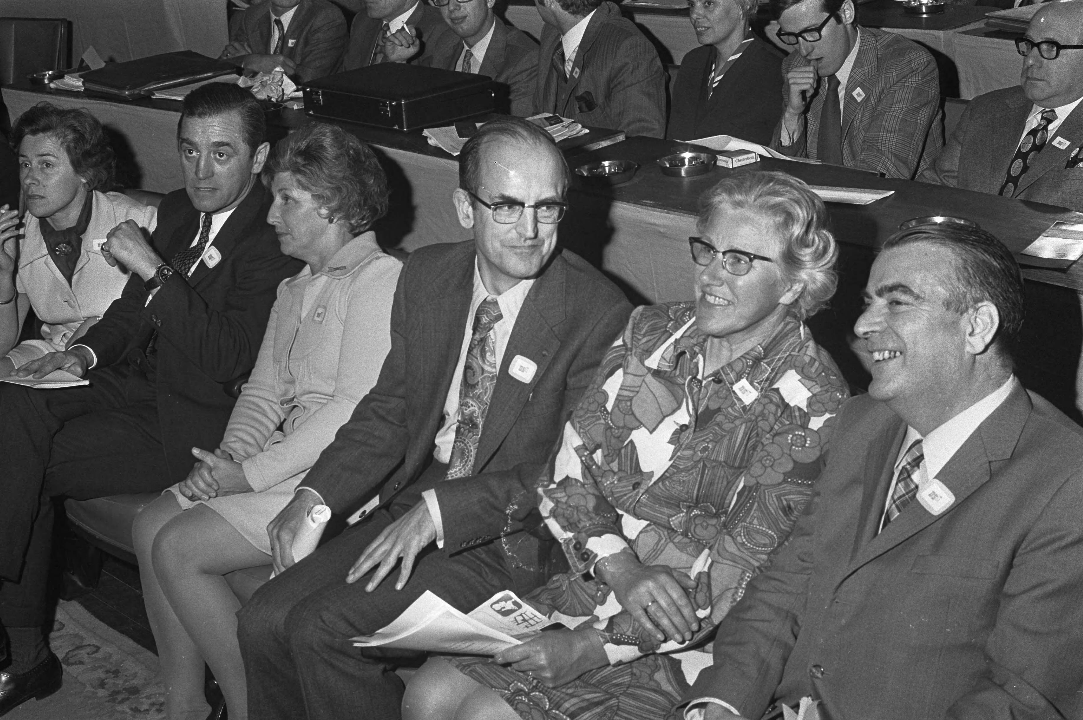 Fotocollectie Anefo — DS70-congres in Zeist, v.l.n.r. fractieleider Berger, ex-minister De Brauw , ex-staatssecretaris Van Veenendaal en ex-minister Drees jr. / — Foto: Verhoeff, Bert / Anefo. Licentie: Set B: Rechtenvrij / Publiek Domein. Bron: Nationaal Archief. http://hdl.handle.net/10648/abf95476-d0b4-102d-bcf8-003048976d84