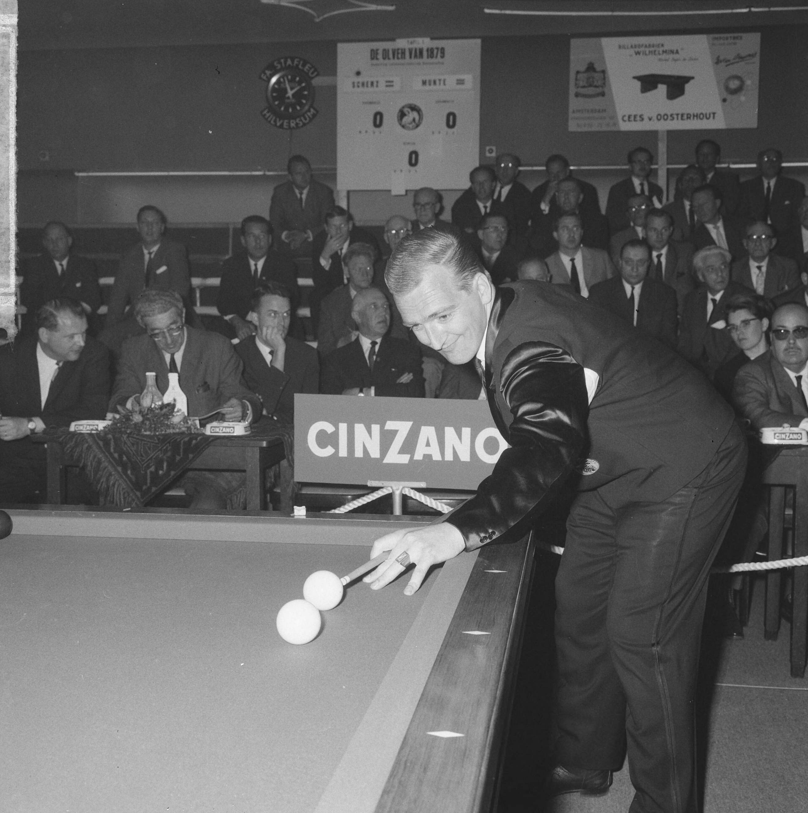 Fotocollectie Anefo — Wereldkampioenschappen driebanden te Hilversum, de Oostenrijker Johann Scherz aan stoot — Foto: Nijs, Jac. de / Anefo. Licentie: Set B: Rechtenvrij / Publiek Domein. Bron: Nationaal Archief. http://hdl.handle.net/10648/aaa72c74-d0b4-102d-bcf8-003048976d84