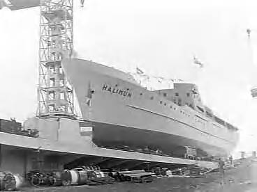 Fotocollectie Anefo — Tewaterlating van de Indonesische veerboot "Halimun" bij de Zaanlandse Scheepsbouwmaatschappij te Zaandam. De doopplechtigheid werd verricht door mevr. R.A.S. Martonegro — Foto: Bilsen, Joop van / Anefo. Licentie: Set B: Rechtenvrij / Publiek Domein. Bron: Nationaal Archief. http://hdl.handle.net/10648/a9894d40-d0b4-102d-bcf8-003048976d84