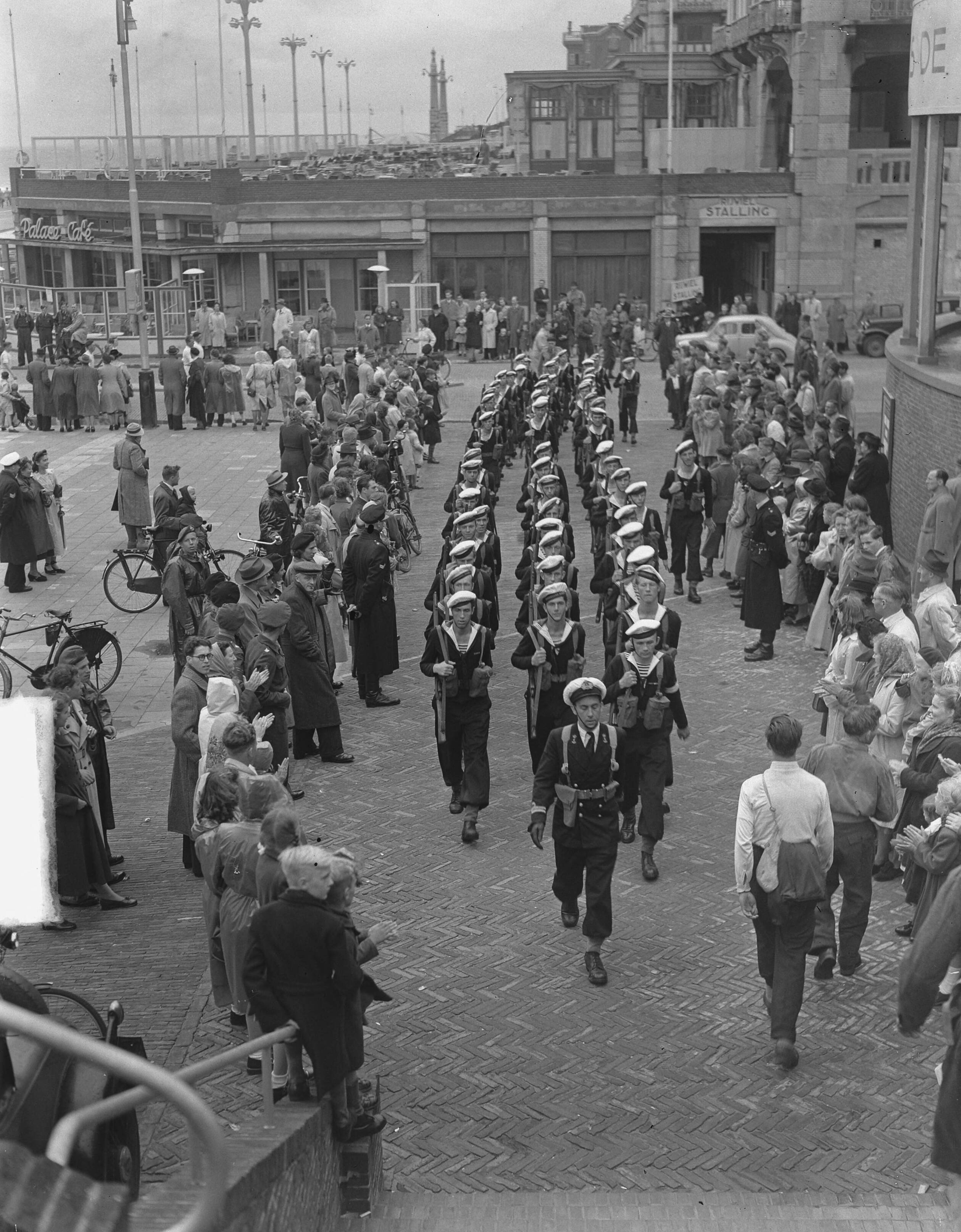 Fotocollectie Anefo — N. J. V. Musch Den Haag Marvo — Foto: Oorschot, […] van / Anefo. Licentie: Set B: Rechtenvrij / Publiek Domein. Bron: Nationaal Archief. http://hdl.handle.net/10648/a8c85b62-d0b4-102d-bcf8-003048976d84
