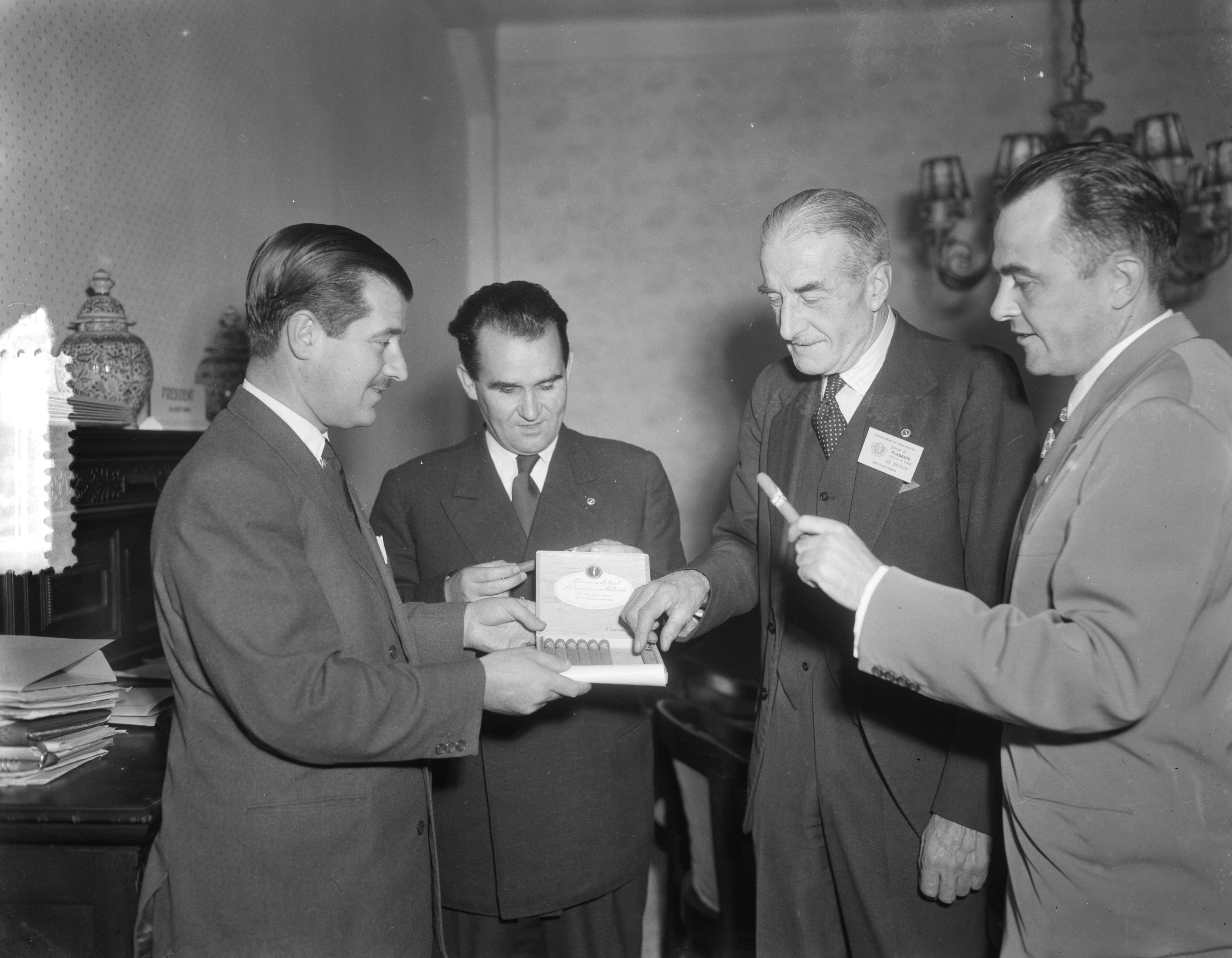 Fotocollectie Anefo — Vergadering Wereldfederatie Oud Strijders in Den Haag — Foto: Duinen, G.W. van / Anefo. Licentie: Set B: Rechtenvrij / Publiek Domein. Bron: Nationaal Archief. http://hdl.handle.net/10648/a9173d72-d0b4-102d-bcf8-003048976d84