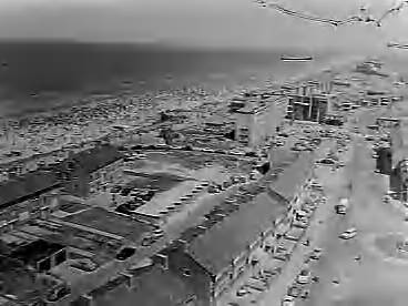 Fotocollectie Anefo — Drukte strand Zandvoort. Hoog overzicht — Foto: Pot, Harry / Anefo. Licentie: Set B: Rechtenvrij / Publiek Domein. Bron: Nationaal Archief. http://hdl.handle.net/10648/a9624664-d0b4-102d-bcf8-003048976d84