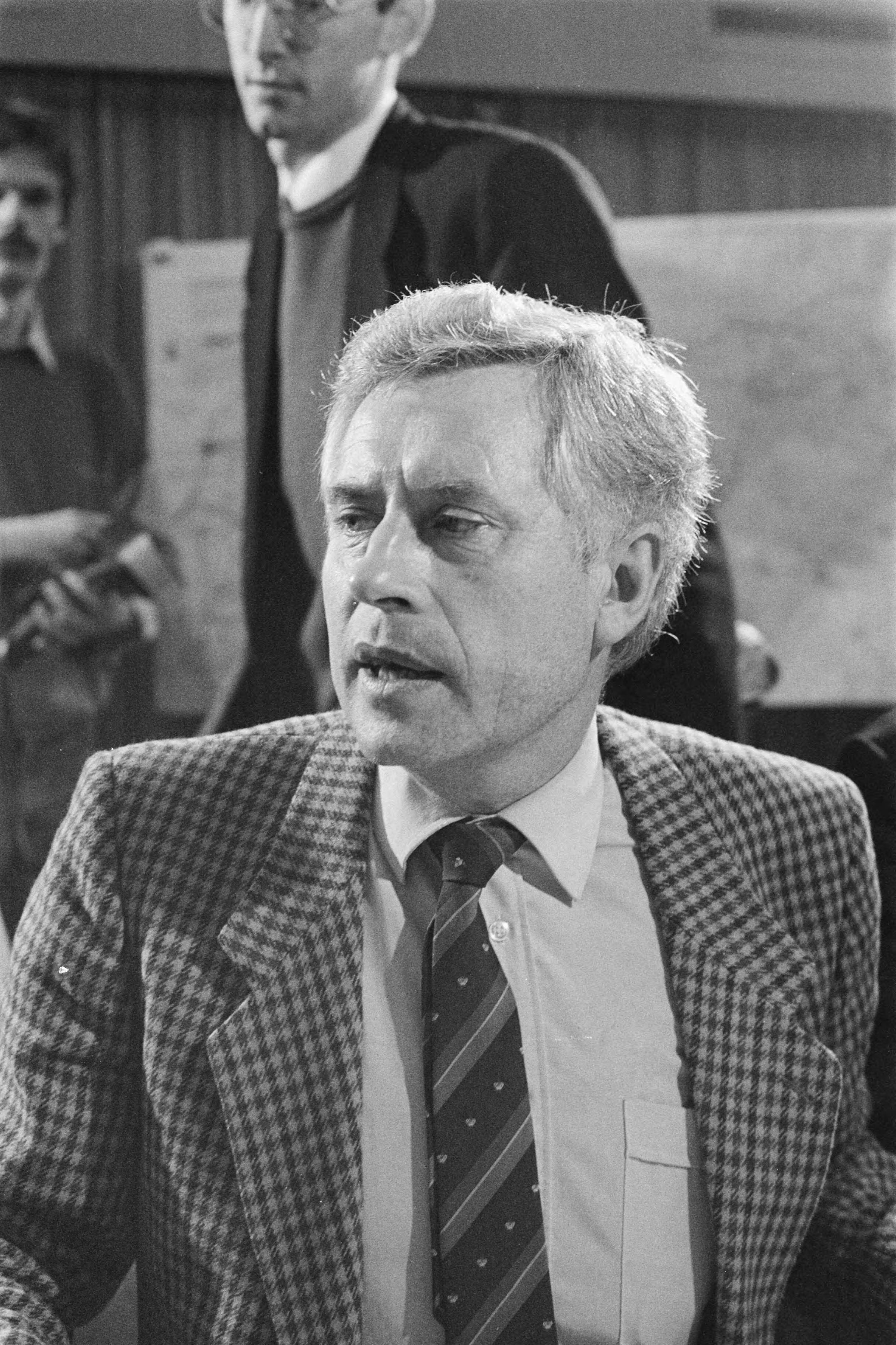 Fotocollectie Anefo — Bestuur Ver. Friese Elfsteden en rayonhoofden bij ivm ijstoestand Elfstedentocht) in Leeuwarden; voorzitter Sipkema tijdens vergadering — Foto: Croes, Rob C. / Anefo. Licentie: Set B: Rechtenvrij / Publiek Domein. Bron: Nationaal Archief. http://hdl.handle.net/10648/ad41b922-d0b4-102d-bcf8-003048976d84