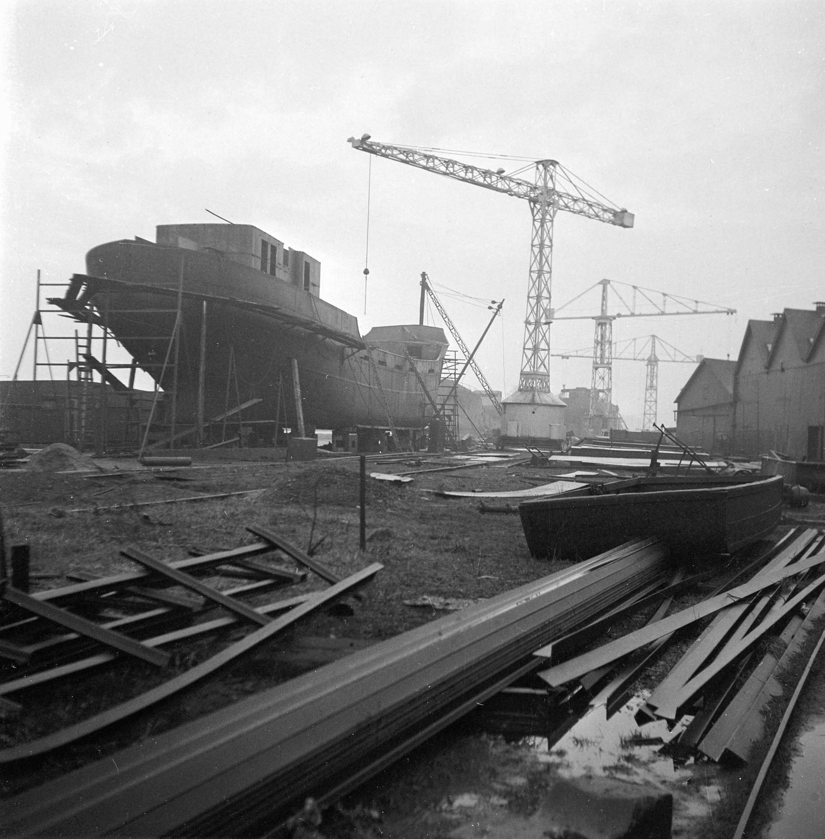 Fotocollectie Anefo — Scheepbouwwerf Groningen zie ook 13269 en 13272 — Foto: Breijer, Charles / Anefo. Licentie: Set B: Rechtenvrij / Publiek Domein. Bron: Nationaal Archief. http://hdl.handle.net/10648/a8926764-d0b4-102d-bcf8-003048976d84