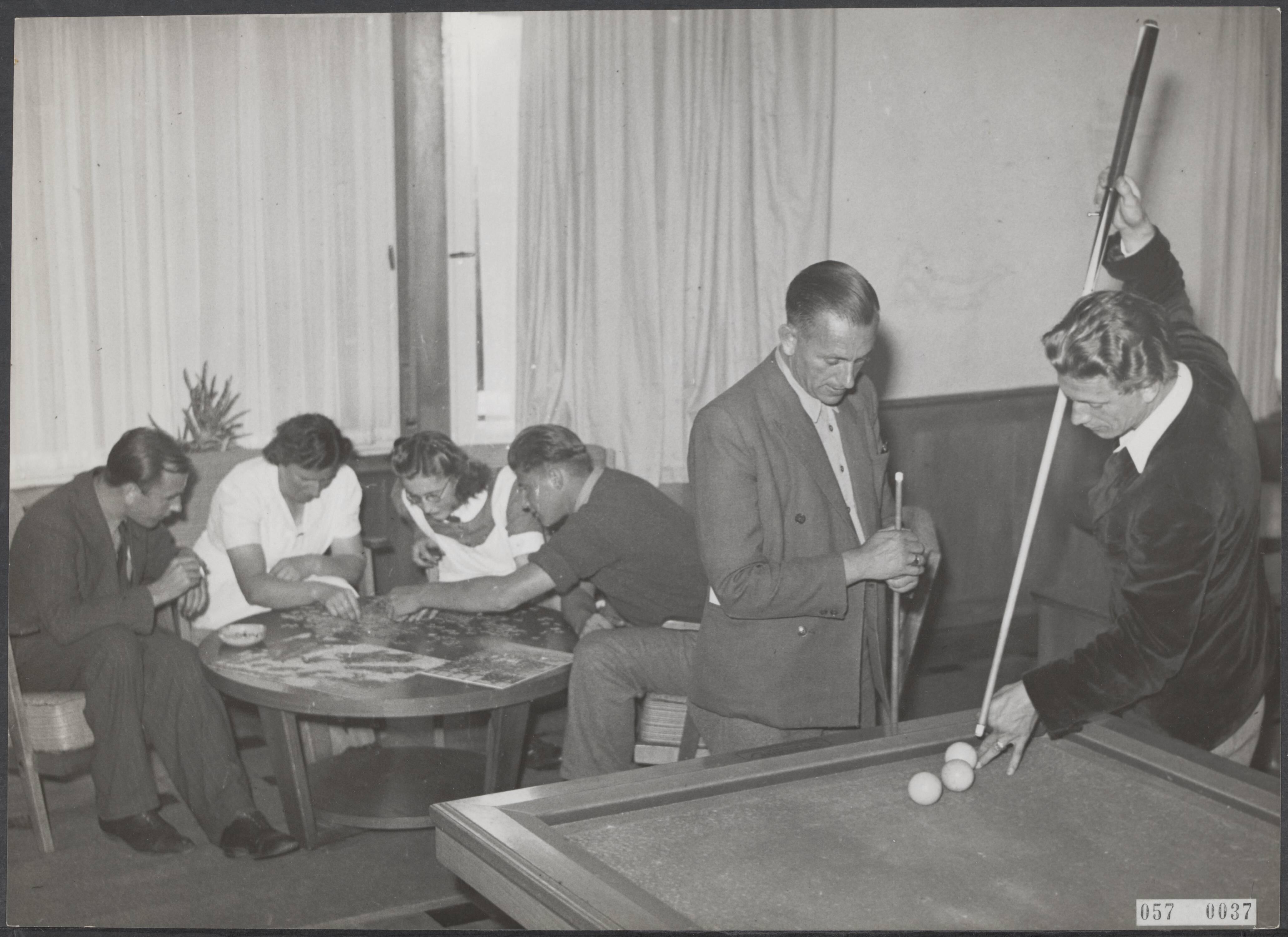 Fotocollectie Elsevier Binnenland — [Herstellingsoord Kareol te Aerdenhout. Recreatiecentrum] — Foto: Fotobureau Stevens / Rechtenvrij. Licentie: Set B: Rechtenvrij / Publiek Domein. Bron: Nationaal Archief. http://hdl.handle.net/10648/441f5a26-4146-9612-b8fd-539dbc1619ad
