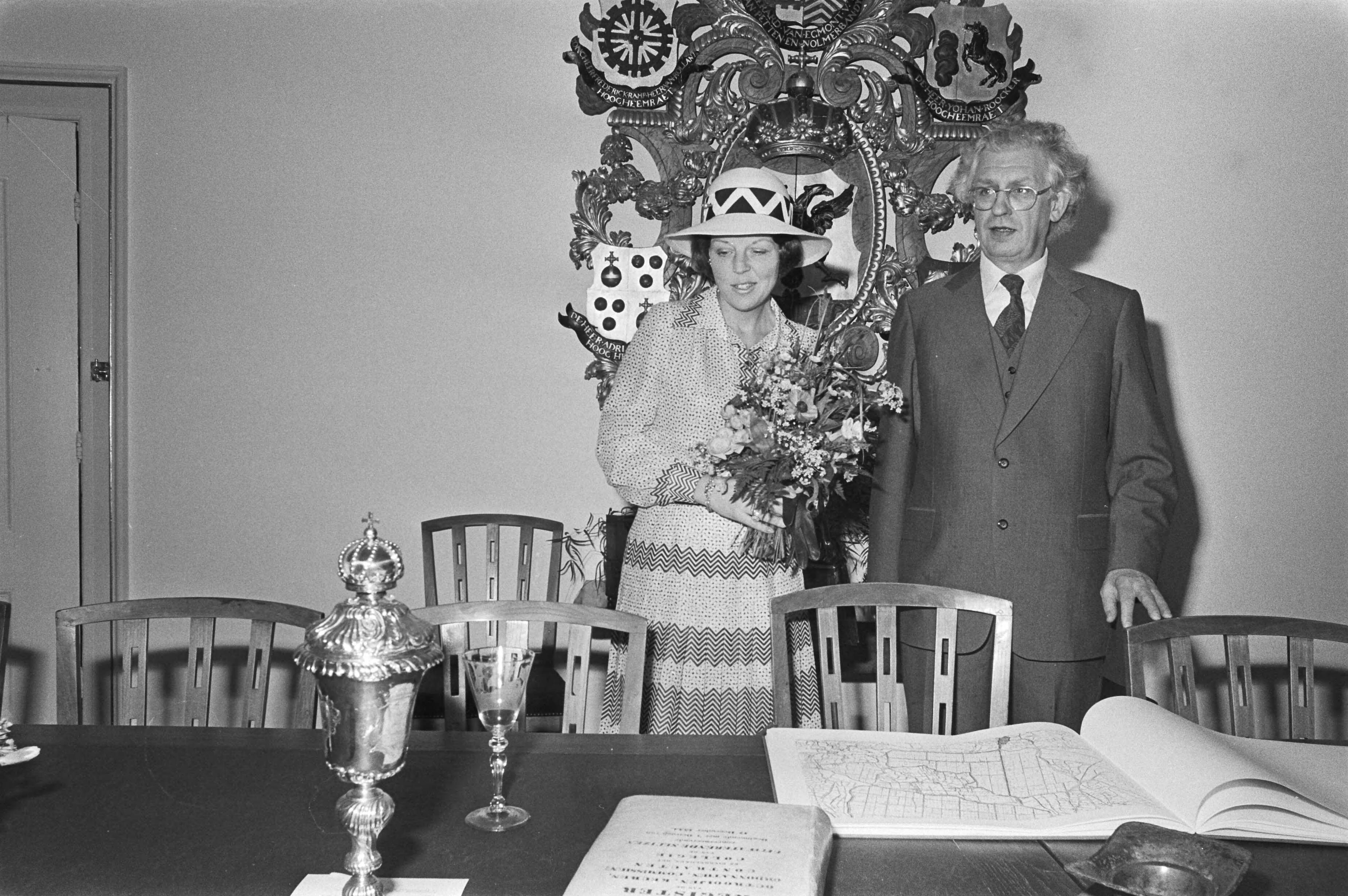 Fotocollectie Anefo — Prinses Beatrix opent uitbreiding Gemeenlandshuis in Edam — Foto: Peters, Hans / Anefo. Licentie: Set B: Rechtenvrij / Publiek Domein. Bron: Nationaal Archief. http://hdl.handle.net/10648/acb3282e-d0b4-102d-bcf8-003048976d84