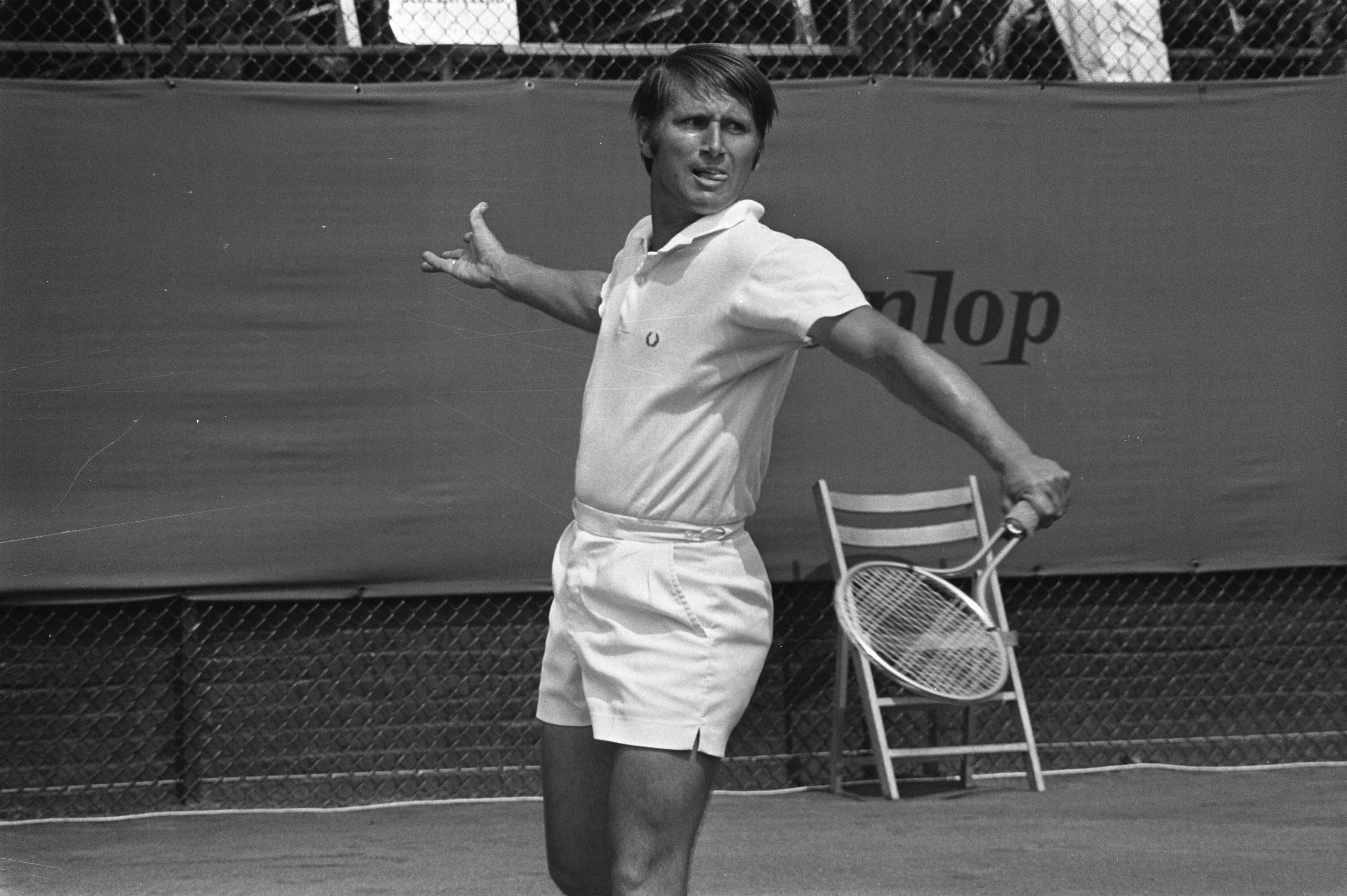 Fotocollectie Anefo — Internationale tenniskampioenschappen in Hilversum ( t Melkhuisje ); Phillips-Moore in aktie — Foto: Verhoeff, Bert / Anefo. Licentie: Set B: Rechtenvrij / Publiek Domein. Bron: Nationaal Archief. http://hdl.handle.net/10648/ab9e4d6a-d0b4-102d-bcf8-003048976d84