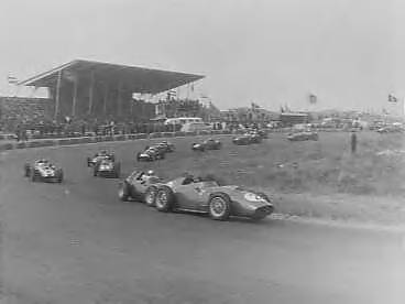 Grand Prix Zandvoort 1959 — Grand Prix van Nederland op het circuit van Zandvoort — Foto: Pot, Harry / Anefo. Licentie: Set B: Rechtenvrij / Publiek Domein. Bron: Nationaal Archief. http://hdl.handle.net/10648/a99531be-d0b4-102d-bcf8-003048976d84