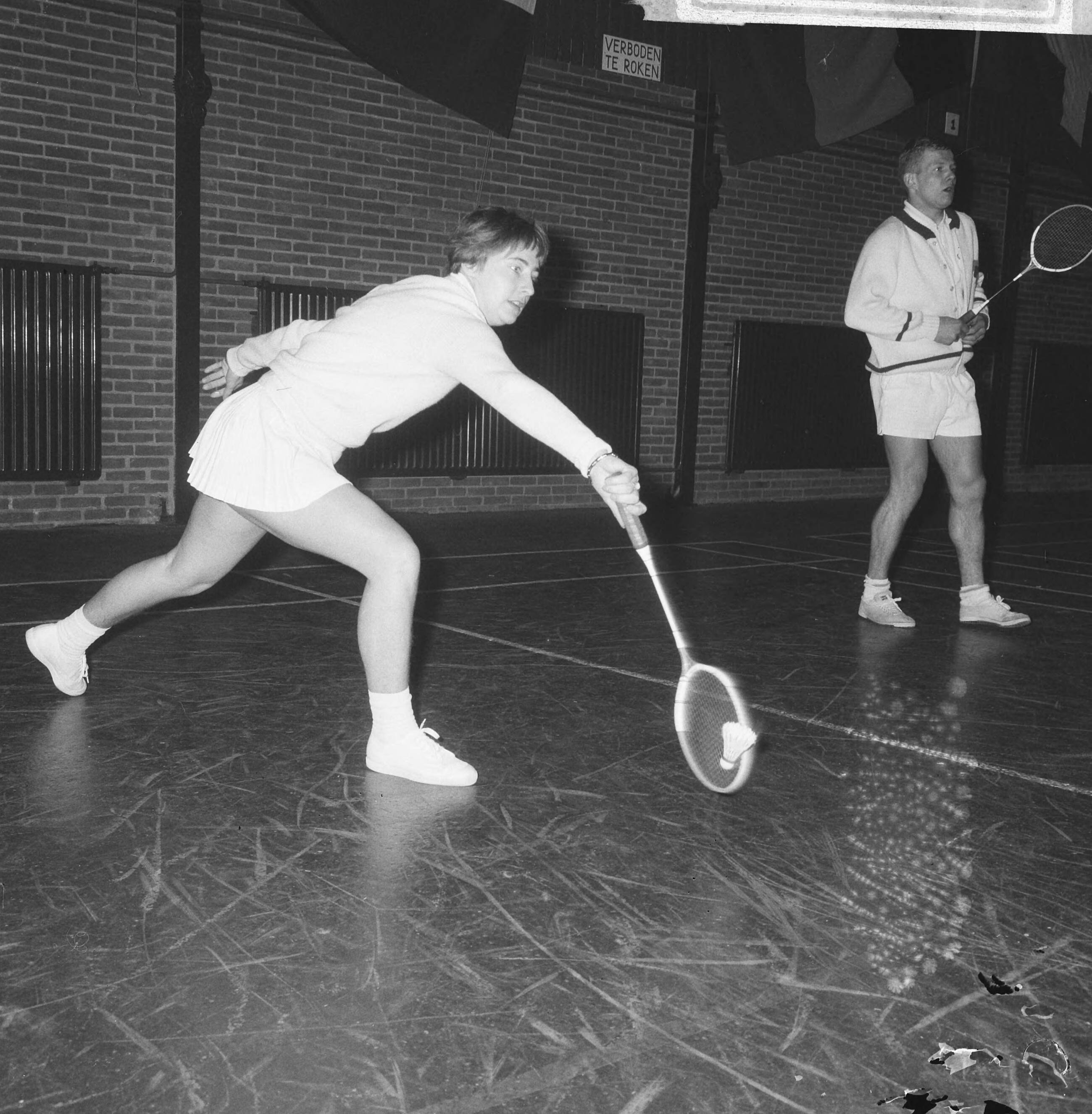 Fotocollectie Anefo — Internationale Badminton kampioenschappen te Haarlem, kampioen bij de dames de Engelse Angela Bairstow — Foto: Nijs, Jac. de / Anefo. Licentie: Set B: Rechtenvrij / Publiek Domein. Bron: Nationaal Archief. http://hdl.handle.net/10648/aada9636-d0b4-102d-bcf8-003048976d84