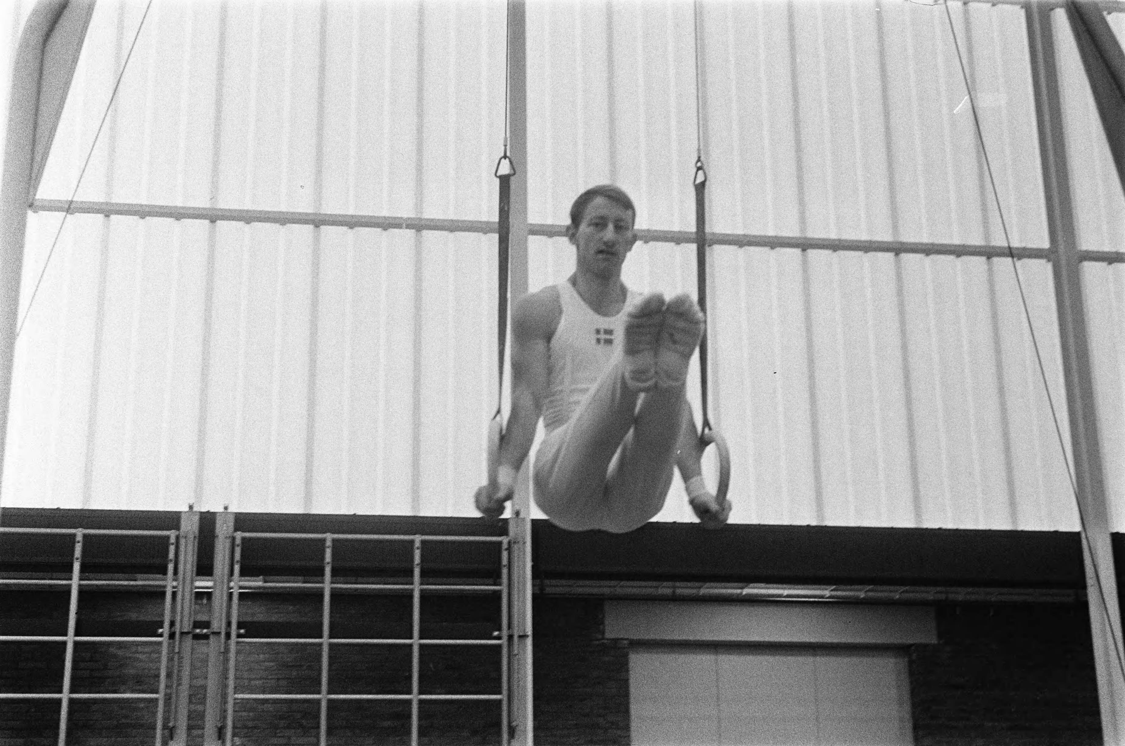 Fotocollectie Anefo — Nederland tegen Denemarken turnen te Zaandam. Hans Peter Nielsen (kampioen Denemarken) aan ringen in aktie — Foto: Koch, Eric / Anefo. Licentie: Set B: Rechtenvrij / Publiek Domein. Bron: Nationaal Archief. http://hdl.handle.net/10648/ab81c118-d0b4-102d-bcf8-003048976d84