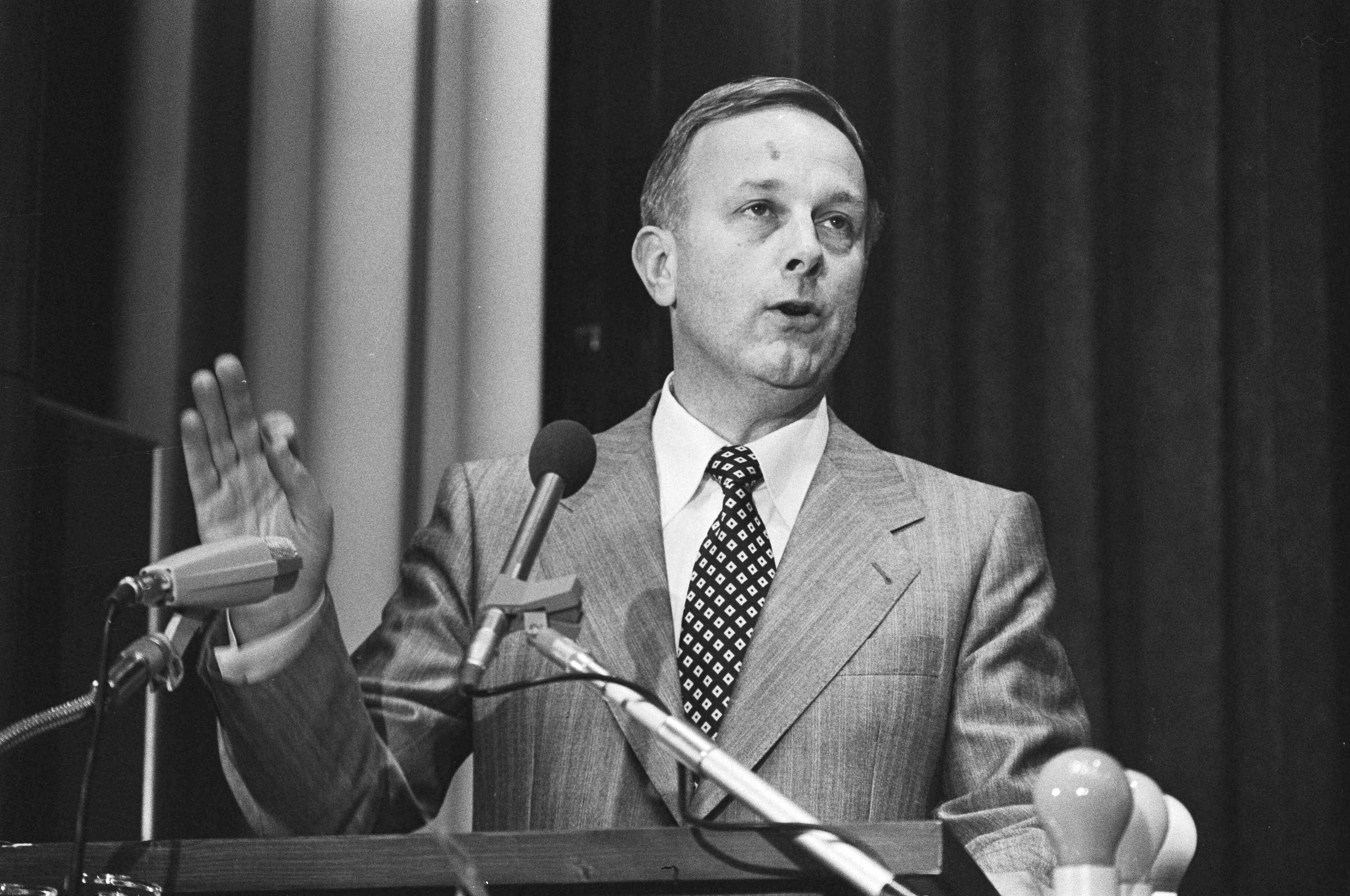 Fotocollectie Anefo — ARP-partijraad in Utrecht over CDA-lijst; Piet Steenkamp aan het woord — Foto: Verhoeff, Bert / Anefo. Licentie: Set B: Rechtenvrij / Publiek Domein. Bron: Nationaal Archief. http://hdl.handle.net/10648/ac8c6950-d0b4-102d-bcf8-003048976d84