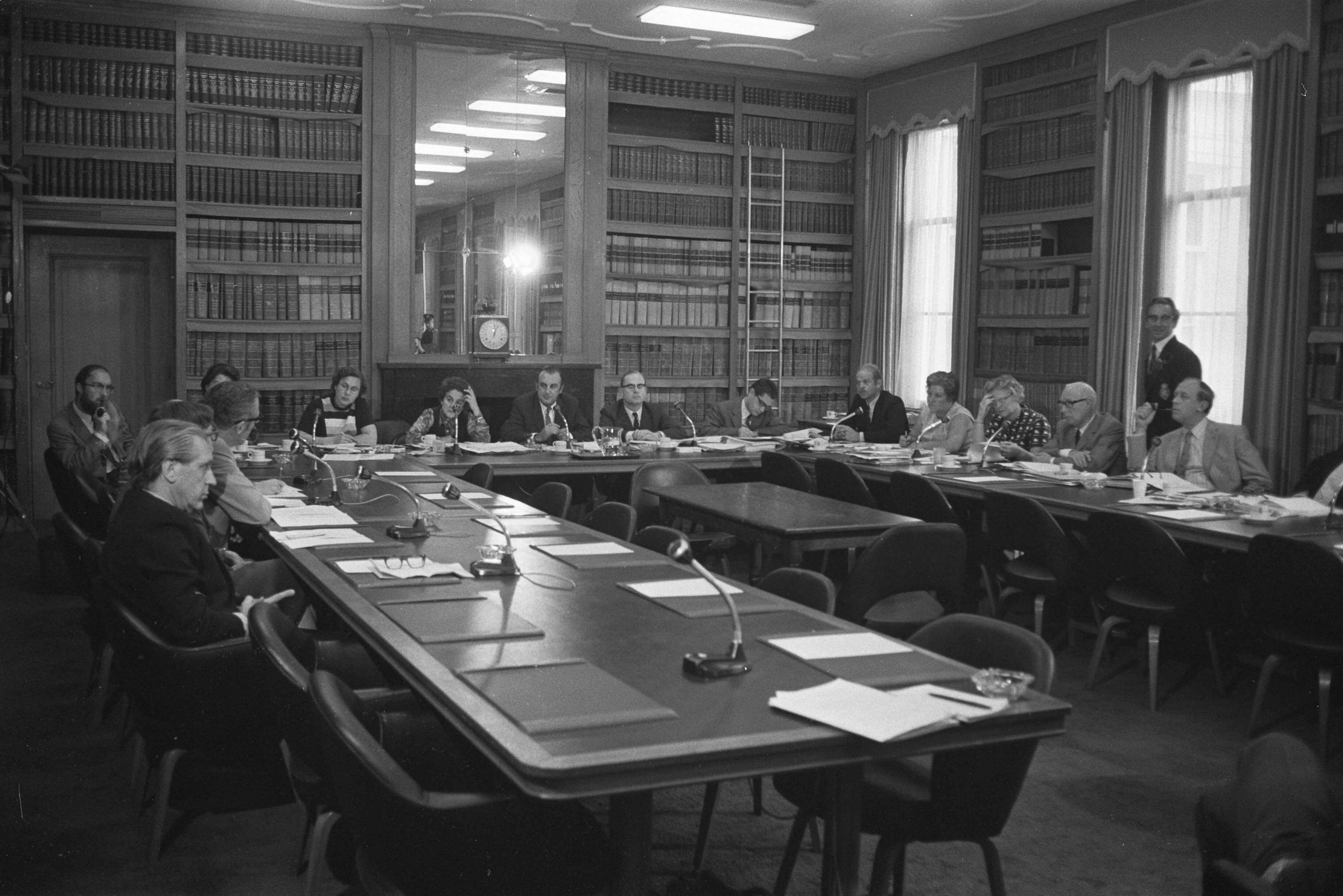 Fotocollectie Anefo — Openbare hearing over abortuswetgeving in gebouw Tweede Kamer , Den Haag — Foto: Peters, Hans / Anefo. Licentie: Set B: Rechtenvrij / Publiek Domein. Bron: Nationaal Archief. http://hdl.handle.net/10648/abd0c5b0-d0b4-102d-bcf8-003048976d84