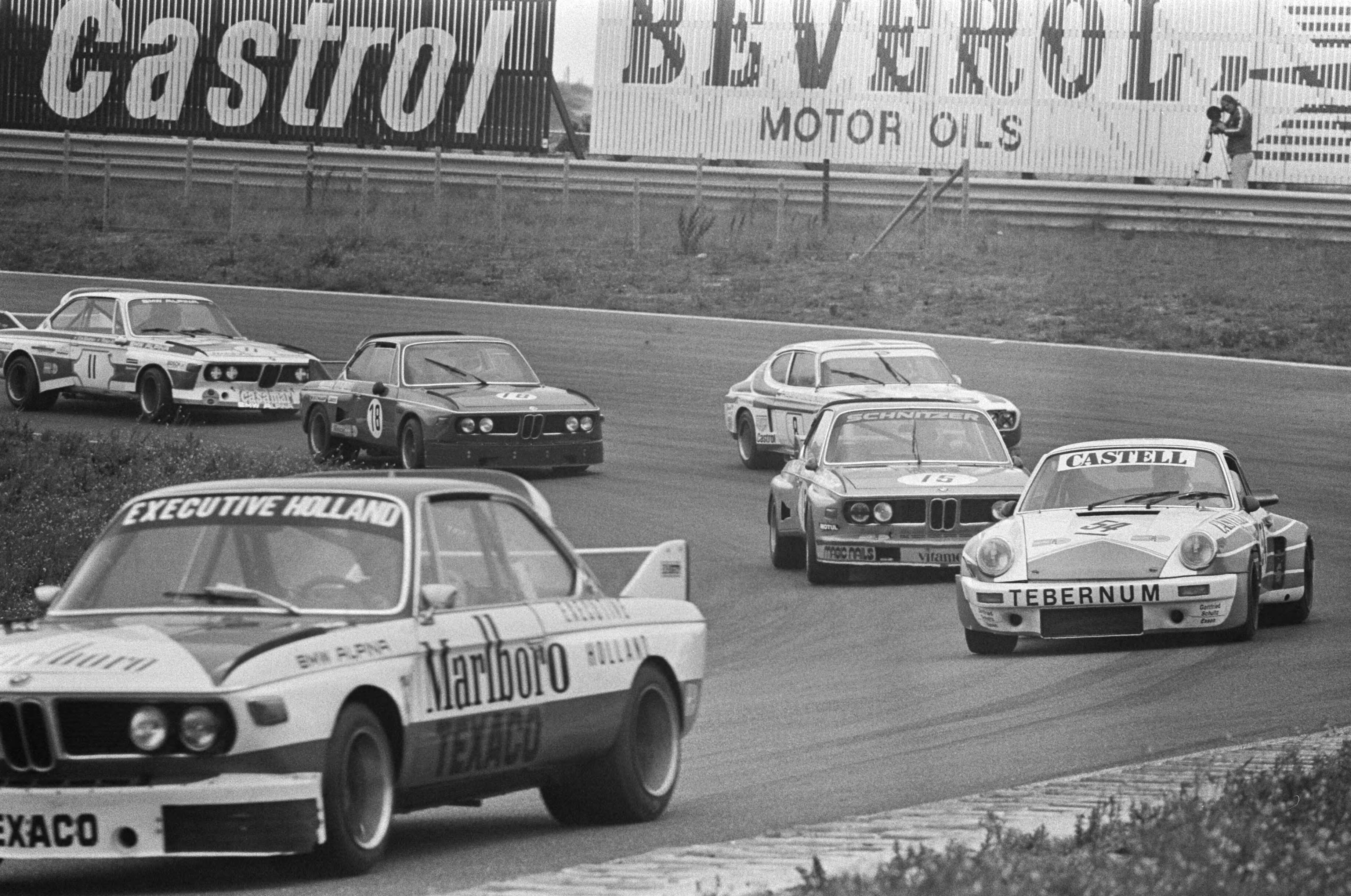 Fotocollectie Anefo — 4-uurs race toerwagens groep 2 op circuit Zandvoort; Jochem Mass (kop) — Foto: Punt, W. / Anefo. Licentie: Set B: Rechtenvrij / Publiek Domein. Bron: Nationaal Archief. http://hdl.handle.net/10648/ac526d9a-d0b4-102d-bcf8-003048976d84