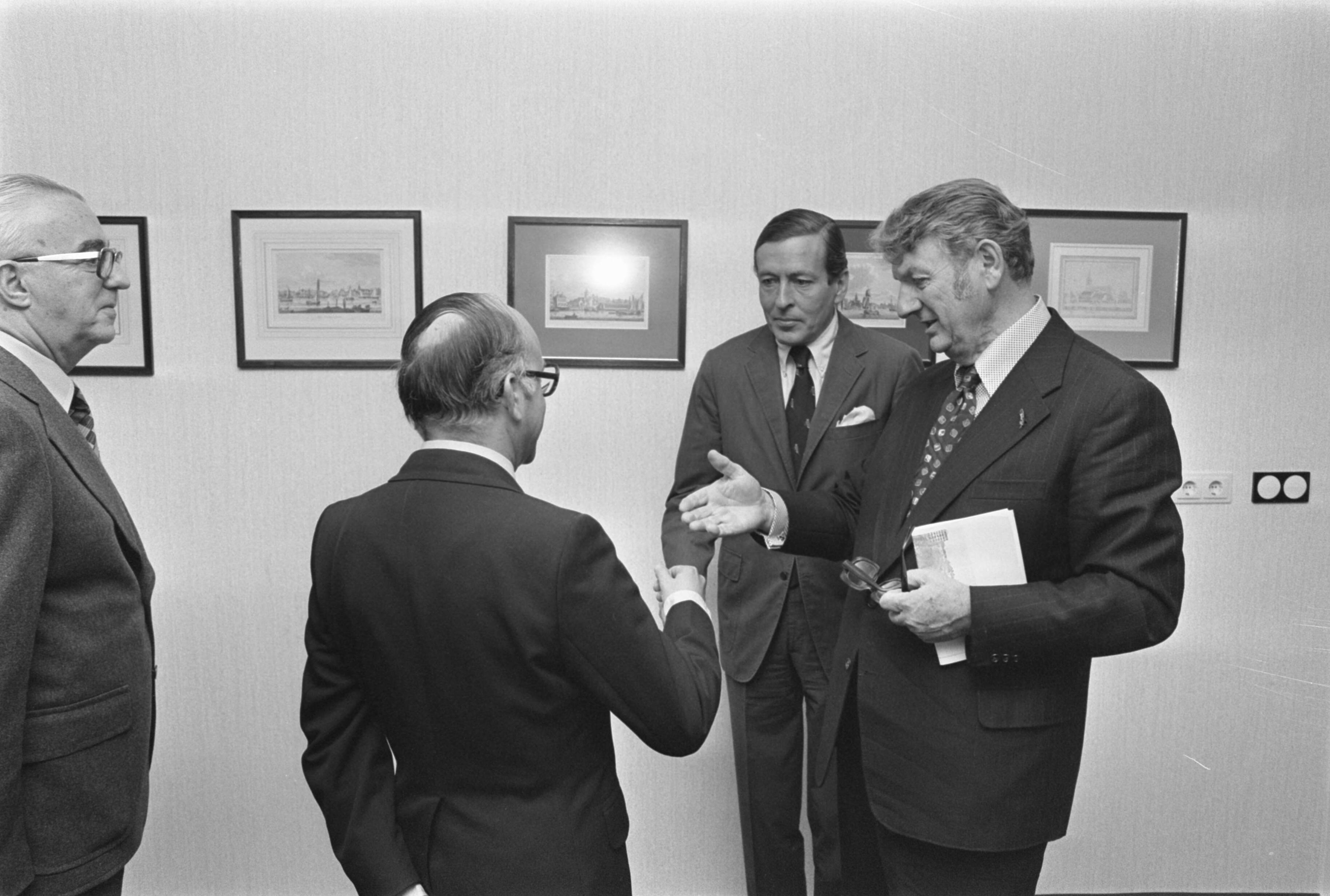 Fotocollectie Anefo — Prins Claus opent Alexanderbrug te Zaandijk — Foto: Peters, Hans / Anefo. Licentie: Set B: Rechtenvrij / Publiek Domein. Bron: Nationaal Archief. http://hdl.handle.net/10648/ac8d3632-d0b4-102d-bcf8-003048976d84