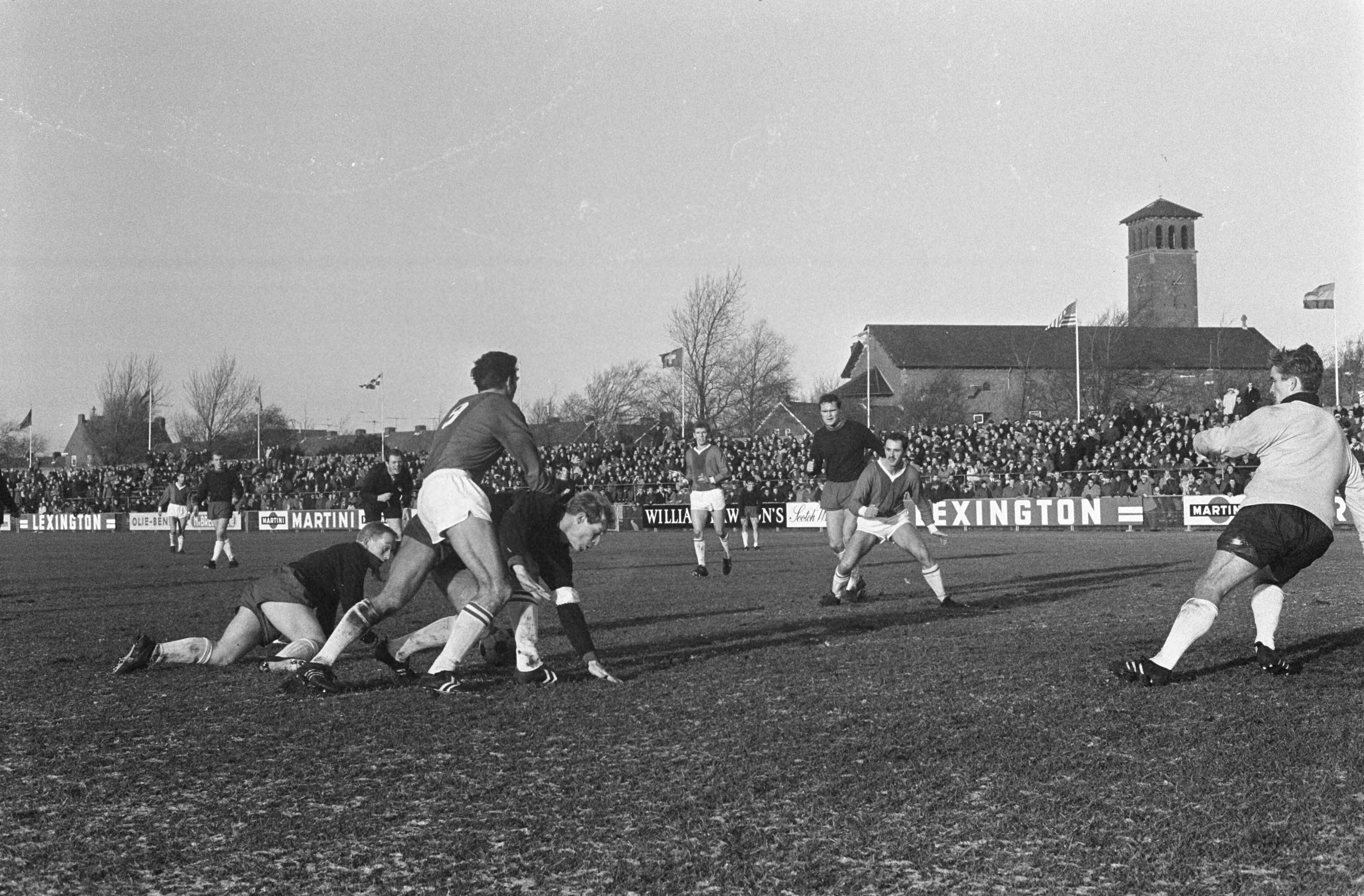 Fotocollectie Anefo — Voetbal Haarlem tegen ADO 2-1, vriendschappelijk, spelmomi — Foto: Koch, Eric / Anefo. Licentie: Set B: Rechtenvrij / Publiek Domein. Bron: Nationaal Archief. http://hdl.handle.net/10648/ab2f824a-d0b4-102d-bcf8-003048976d84