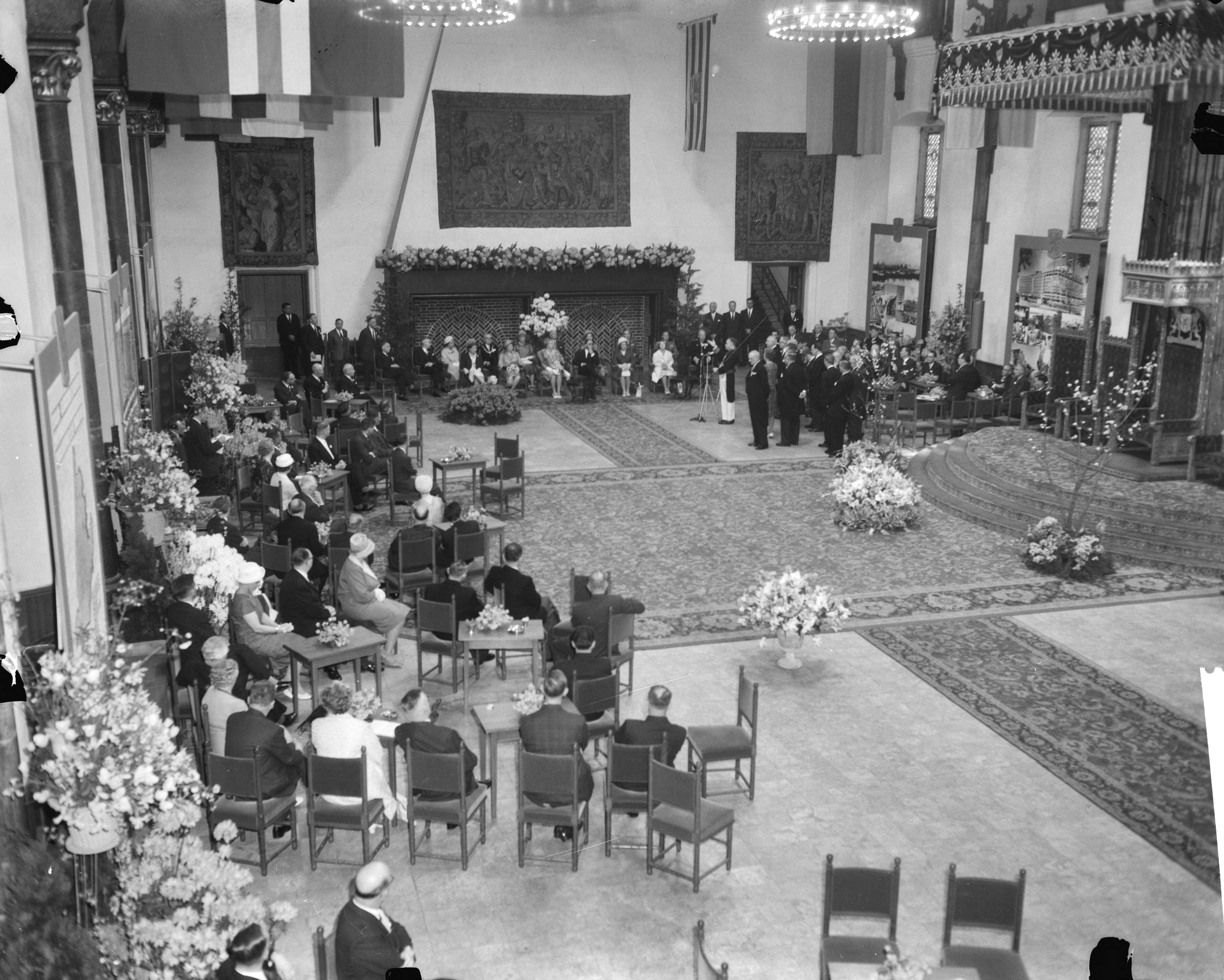 Fotocollectie Anefo — Koninklijk bezoek aan Den Haag — Foto: Bilsen, Joop van / Anefo. Licentie: Set B: Rechtenvrij / Publiek Domein. Bron: Nationaal Archief. http://hdl.handle.net/10648/aa07963c-d0b4-102d-bcf8-003048976d84
