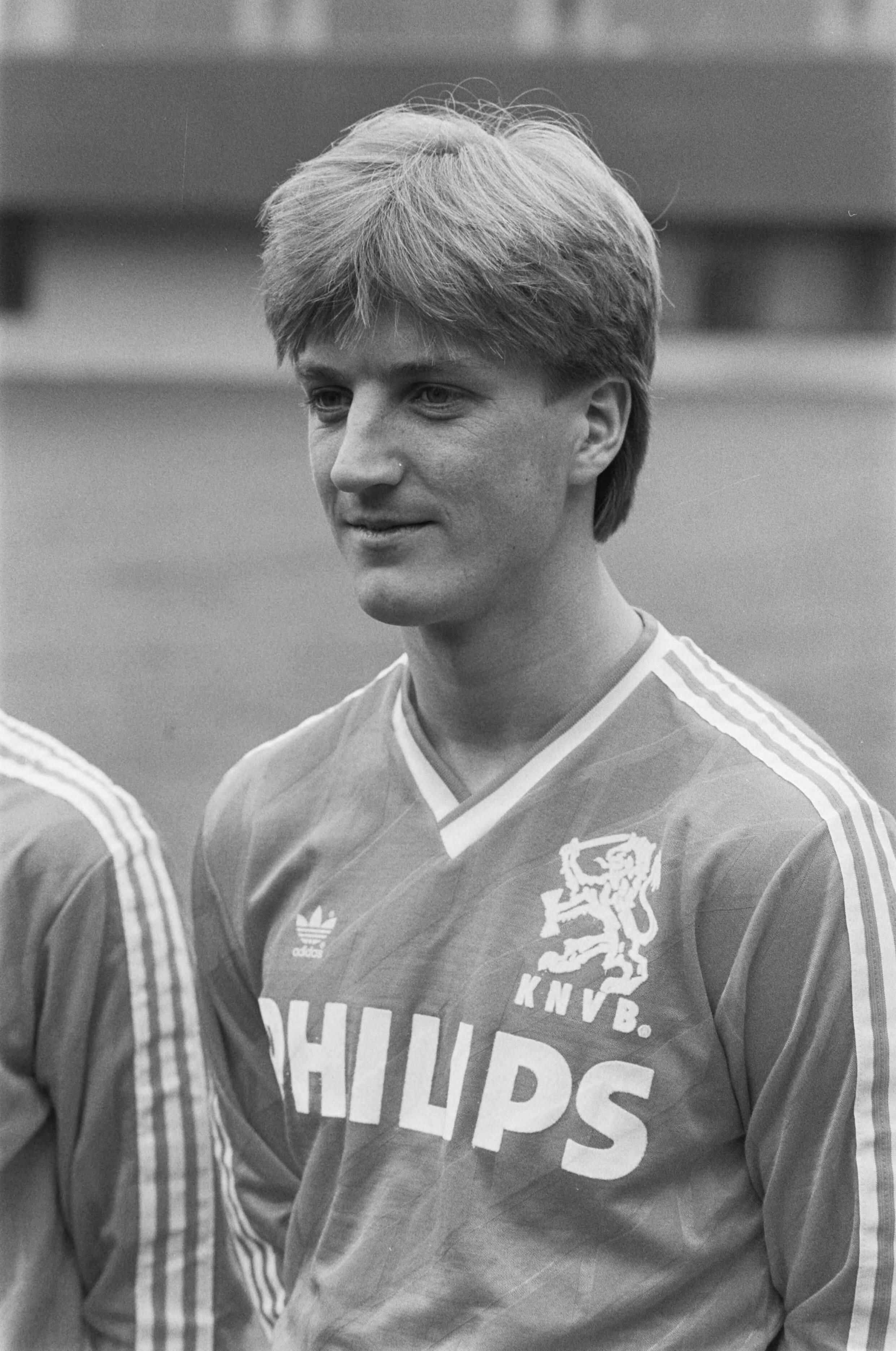 Fotocollectie Anefo — Selectie Nederlands elftal in Zeist; 10a, 11a Wim Kieft 12a, 13a: Sonny Silooy — Foto: Croes, Rob C. / Anefo. Licentie: Set B: Rechtenvrij / Publiek Domein. Bron: Nationaal Archief. http://hdl.handle.net/10648/ad697660-d0b4-102d-bcf8-003048976d84