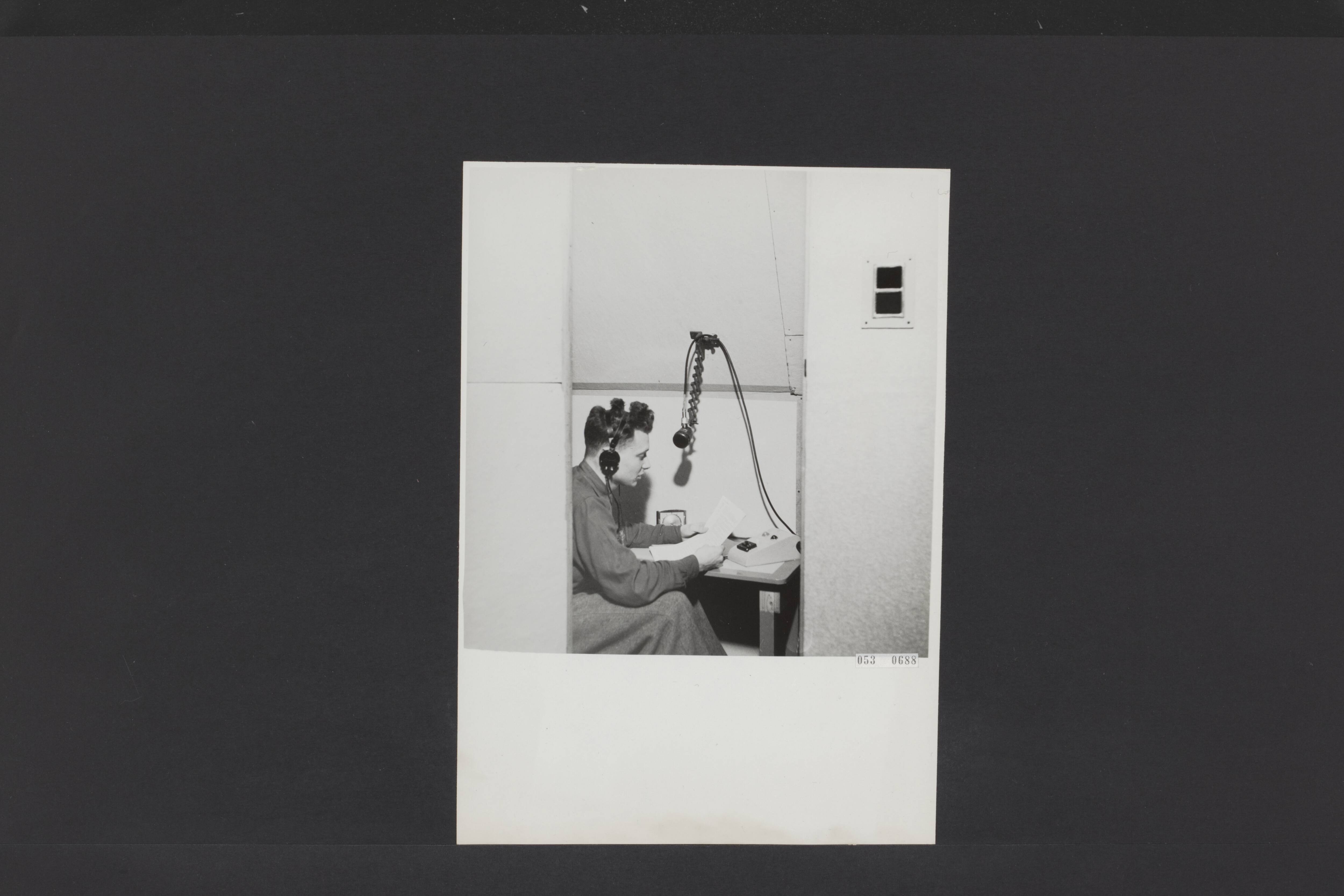 Fotocollectie Elsevier Binnenland — [Studie J.A.R.O. te Haarlem] — Foto: Fotograaf Onbekend / Anefo. Licentie: Set B: Rechtenvrij / Publiek Domein. Bron: Nationaal Archief. http://hdl.handle.net/10648/ae070146-d0b4-102d-bcf8-003048976d84